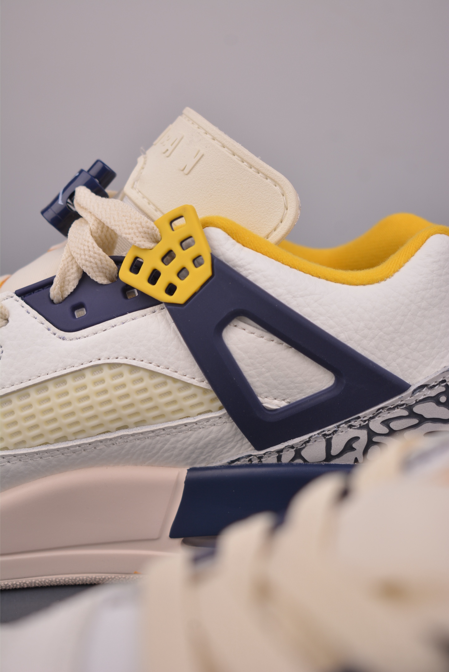 260 A Jordan Spizike Low 低帮篮球鞋 FQ1759-111