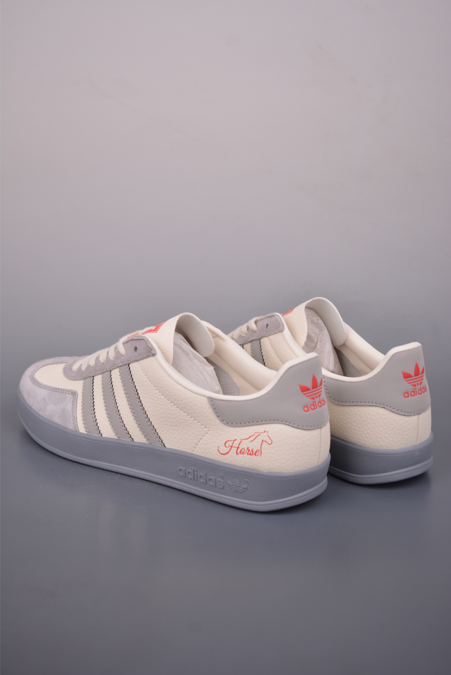 adidas Originals Gazelle INdoor 马年限定 三叶草休闲防滑耐磨低帮板鞋 ZH2598-Top High Quatity Cheap Sneakers Fashion Clothing Clothes Bags handbags Shoes of all Brand wholesale With The best Quality And Beautiful Price from China Factory Chinese suppliers wholesaler seller adidas Originals Gazelle INdoor 马年限定 三叶草休闲防滑耐磨低帮板鞋 ZH2598