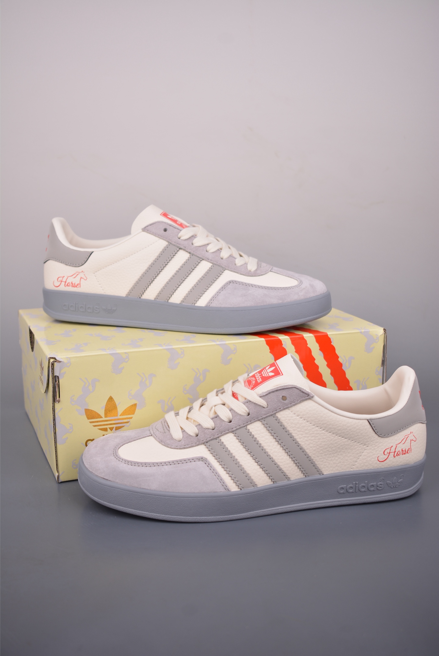 adidas Originals Gazelle INdoor 马年限定 三叶草休闲防滑耐磨低帮板鞋 ZH2598-Top High Quatity Cheap Sneakers Fashion Clothing Clothes Bags handbags Shoes of all Brand wholesale With The best Quality And Beautiful Price from China Factory Chinese suppliers wholesaler seller adidas Originals Gazelle INdoor 马年限定 三叶草休闲防滑耐磨低帮板鞋 ZH2598