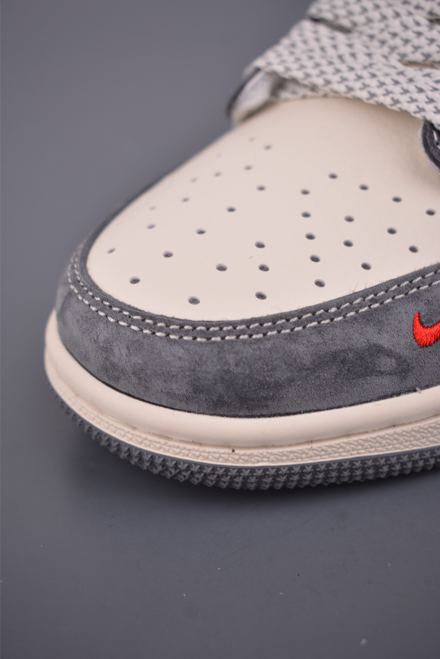 Fragment x Travis Scott x 马年限定 Air Jordan 1 Low 三方联名倒钩 XT6998-161-Top High Quatity Cheap Sneakers Fashion Clothing Clothes Bags handbags Shoes of all Brand wholesale With The best Quality And Beautiful Price from China Factory Chinese suppliers wholesaler seller Fragment x Travis Scott x 马年限定 Air Jordan 1 Low 三方联名倒钩 XT6998-161