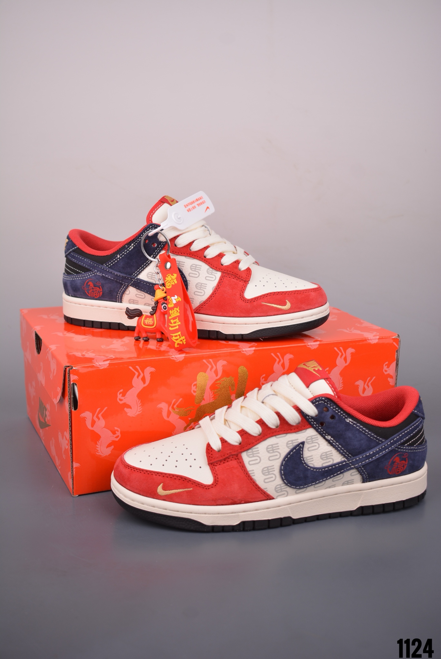 Nike SB Dunk Low 马年限定