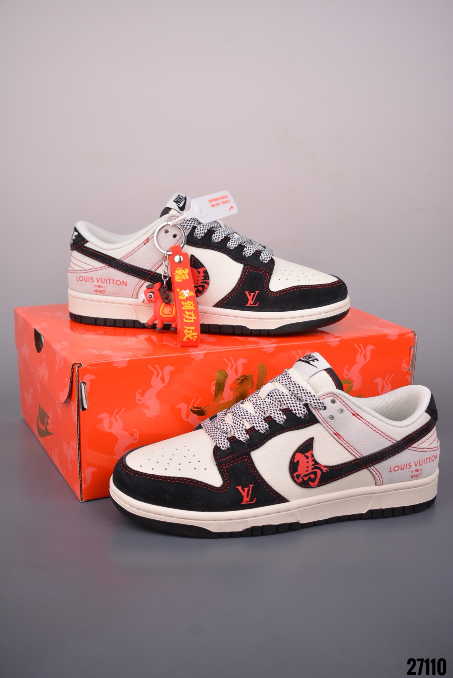 Nike SB Dunk Low 马年限定