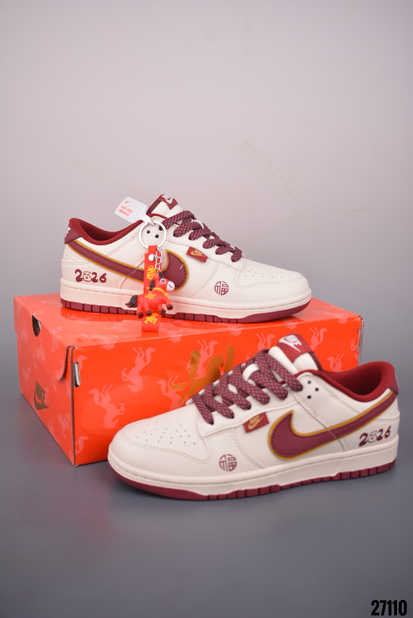 Nike SB Dunk Low 马年限定