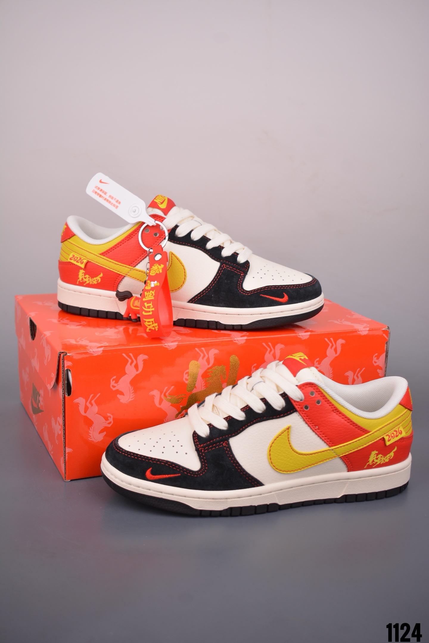 Nike SB Dunk Low 马年限定