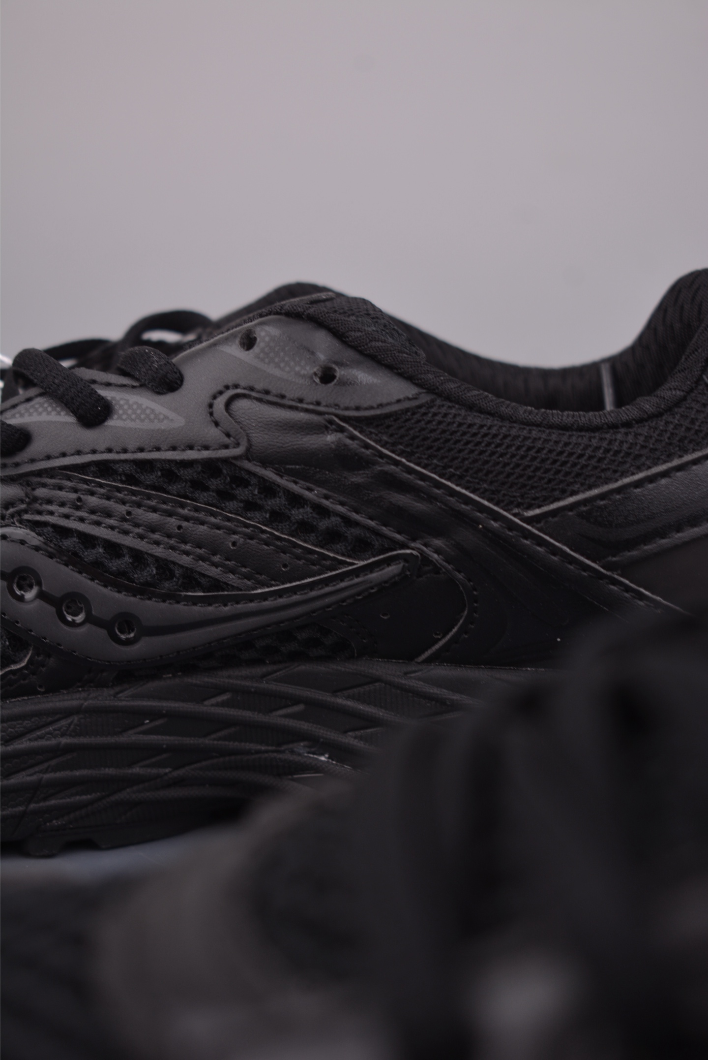 280 Saucony索康尼 Pro Grid Omni 9 全擎9 舒适柔软跑步鞋 S70897