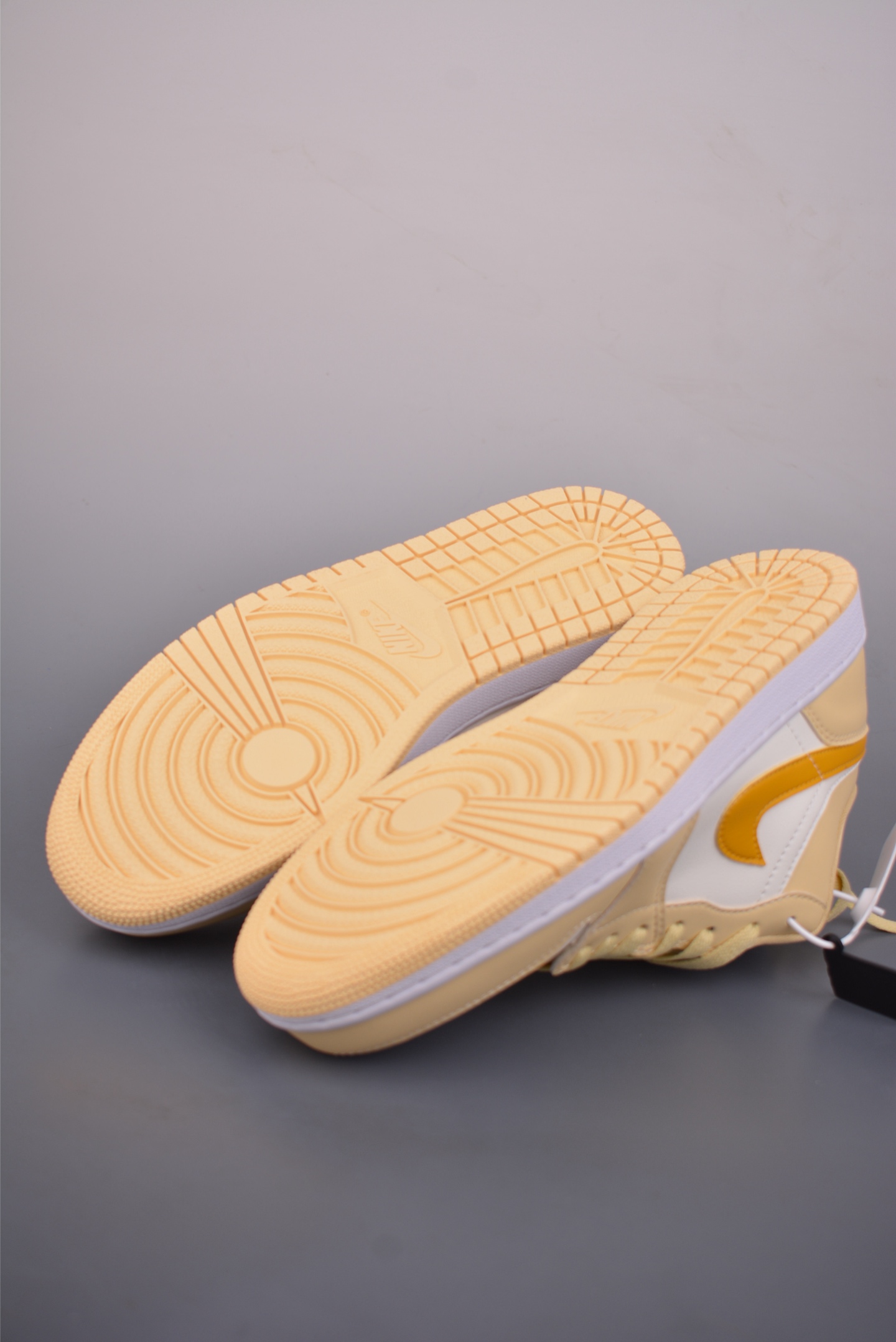 200 Air Jordan 1 Low 米黄 AJ1乔1低帮休闲板鞋 DC0774-170-Chinese UA Cheap High Quatity Brand Clothes Bags handbags Sneakers wholesale wholesaler seller from China Factory suppliers Fashion Clothing Shoes best Quality Beautiful Price 200 Air Jordan 1 Low 米黄 AJ1乔1低帮休闲板鞋 DC0774-170