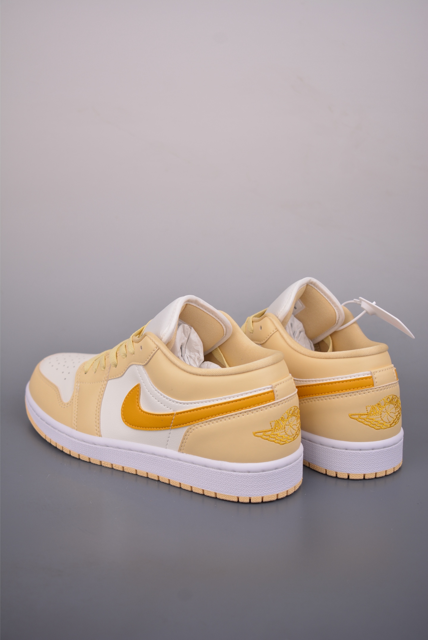 200 Air Jordan 1 Low 米黄 AJ1乔1低帮休闲板鞋 DC0774-170-Chinese UA Cheap High Quatity Brand Clothes Bags handbags Sneakers wholesale wholesaler seller from China Factory suppliers Fashion Clothing Shoes best Quality Beautiful Price 200 Air Jordan 1 Low 米黄 AJ1乔1低帮休闲板鞋 DC0774-170