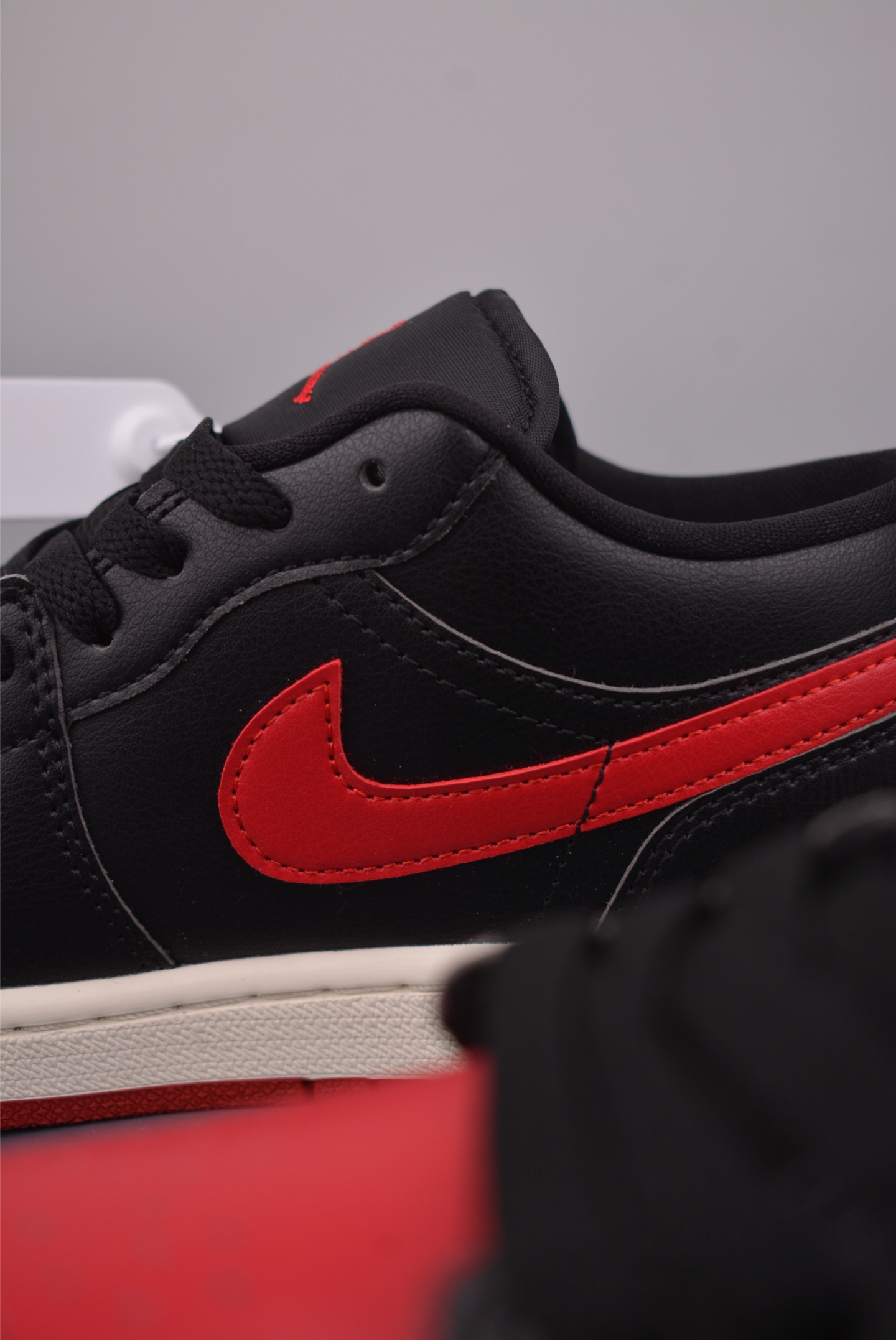 200 Air Jordan 1 Low 黑红 AJ1乔1低帮休闲板鞋 DC0774-061-Chinese UA Cheap High Quatity Brand Clothes Bags handbags Sneakers wholesale wholesaler seller from China Factory suppliers Fashion Clothing Shoes best Quality Beautiful Price 200 Air Jordan 1 Low 黑红 AJ1乔1低帮休闲板鞋 DC0774-061