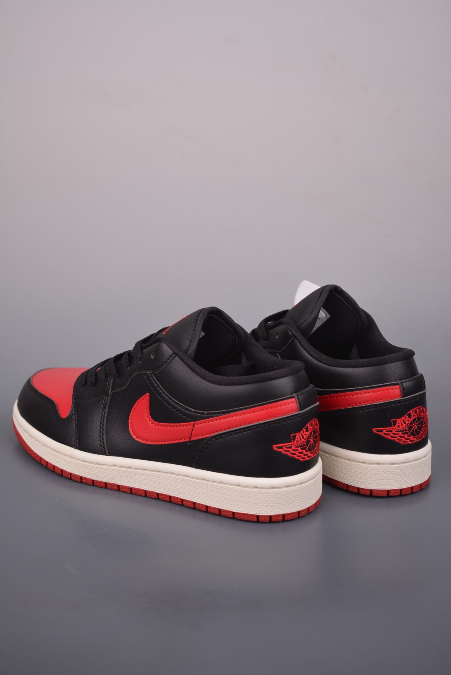 200 Air Jordan 1 Low 黑红 AJ1乔1低帮休闲板鞋 DC0774-061-Chinese UA Cheap High Quatity Brand Clothes Bags handbags Sneakers wholesale wholesaler seller from China Factory suppliers Fashion Clothing Shoes best Quality Beautiful Price 200 Air Jordan 1 Low 黑红 AJ1乔1低帮休闲板鞋 DC0774-061