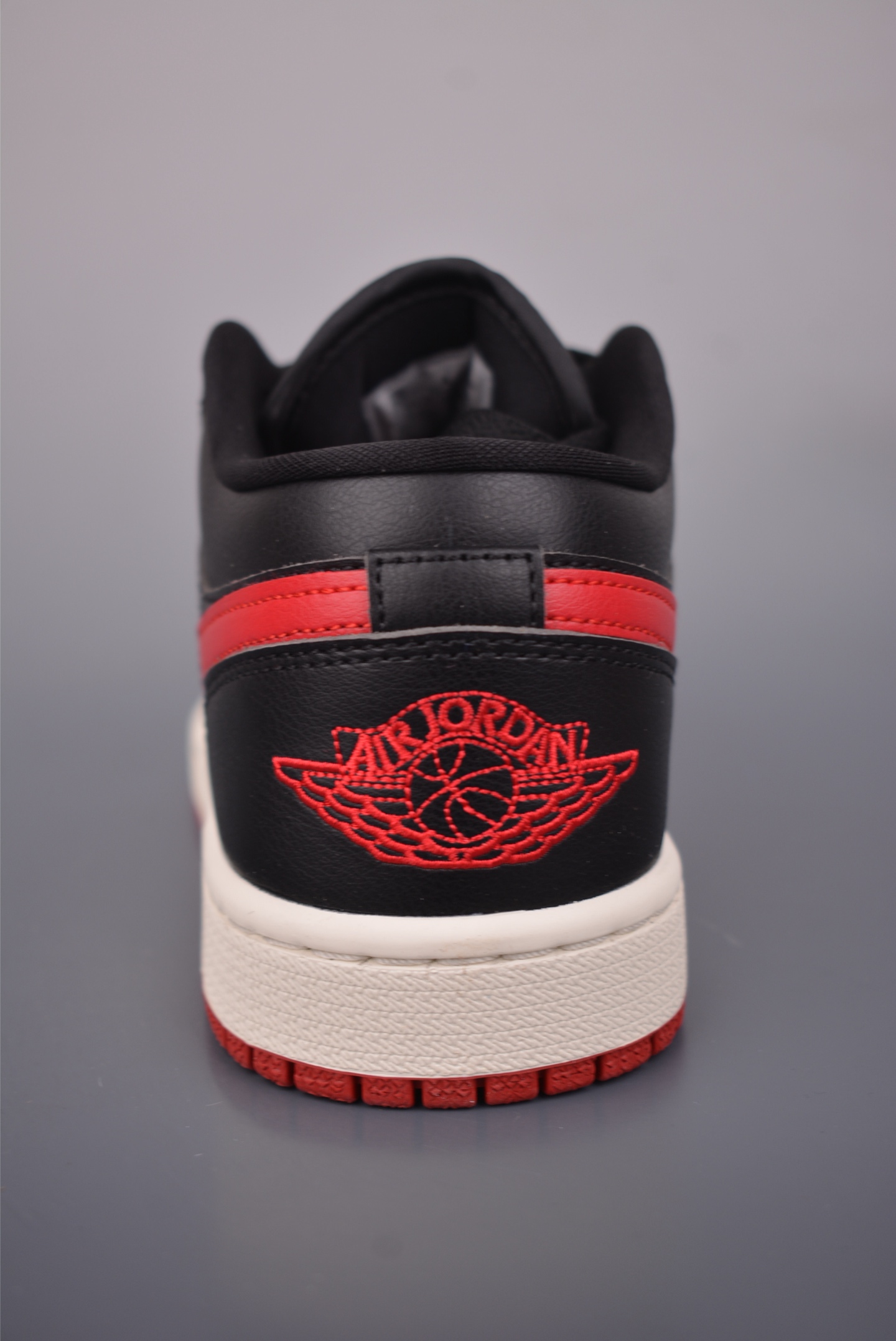 200 Air Jordan 1 Low 黑红 AJ1乔1低帮休闲板鞋 DC0774-061-Chinese UA Cheap High Quatity Brand Clothes Bags handbags Sneakers wholesale wholesaler seller from China Factory suppliers Fashion Clothing Shoes best Quality Beautiful Price 200 Air Jordan 1 Low 黑红 AJ1乔1低帮休闲板鞋 DC0774-061