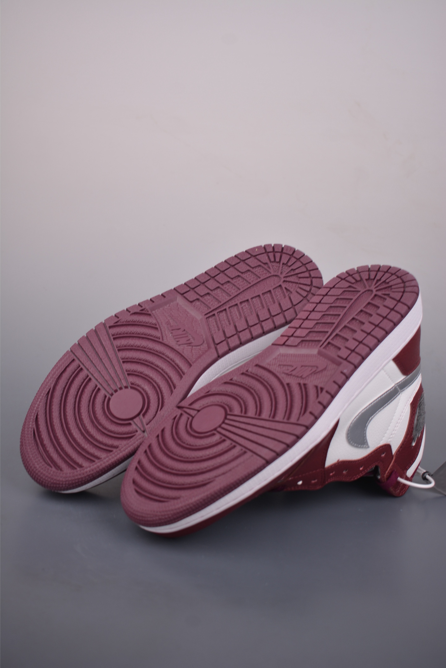 240 Jordan Air Jordan 1 High 酒红 555088-611-Chinese UA Cheap High Quatity Brand Clothes Bags handbags Sneakers wholesale wholesaler seller from China Factory suppliers Fashion Clothing Shoes best Quality Beautiful Price 240 Jordan Air Jordan 1 High 酒红 555088-611