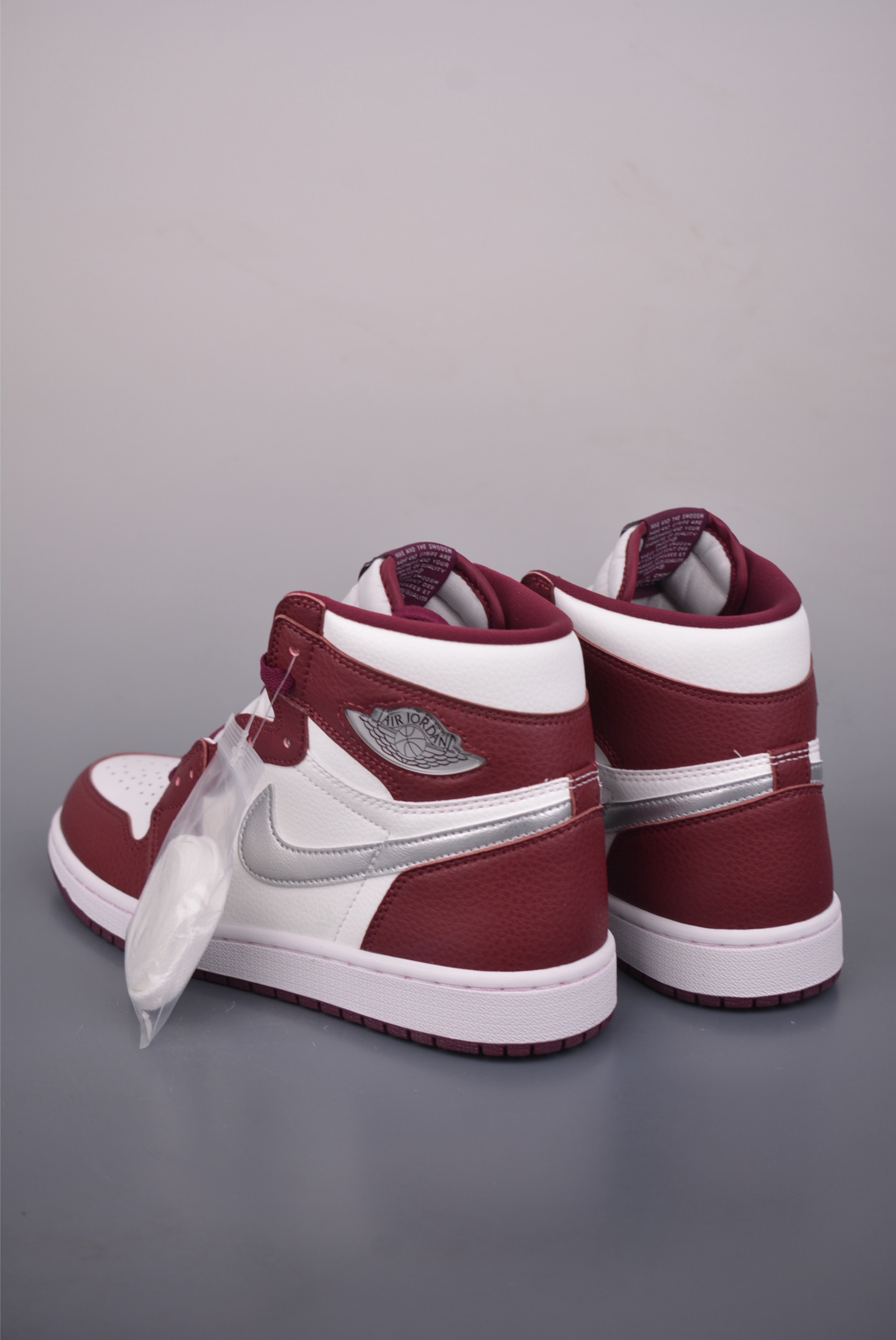 240 Jordan Air Jordan 1 High 酒红 555088-611-Chinese UA Cheap High Quatity Brand Clothes Bags handbags Sneakers wholesale wholesaler seller from China Factory suppliers Fashion Clothing Shoes best Quality Beautiful Price 240 Jordan Air Jordan 1 High 酒红 555088-611