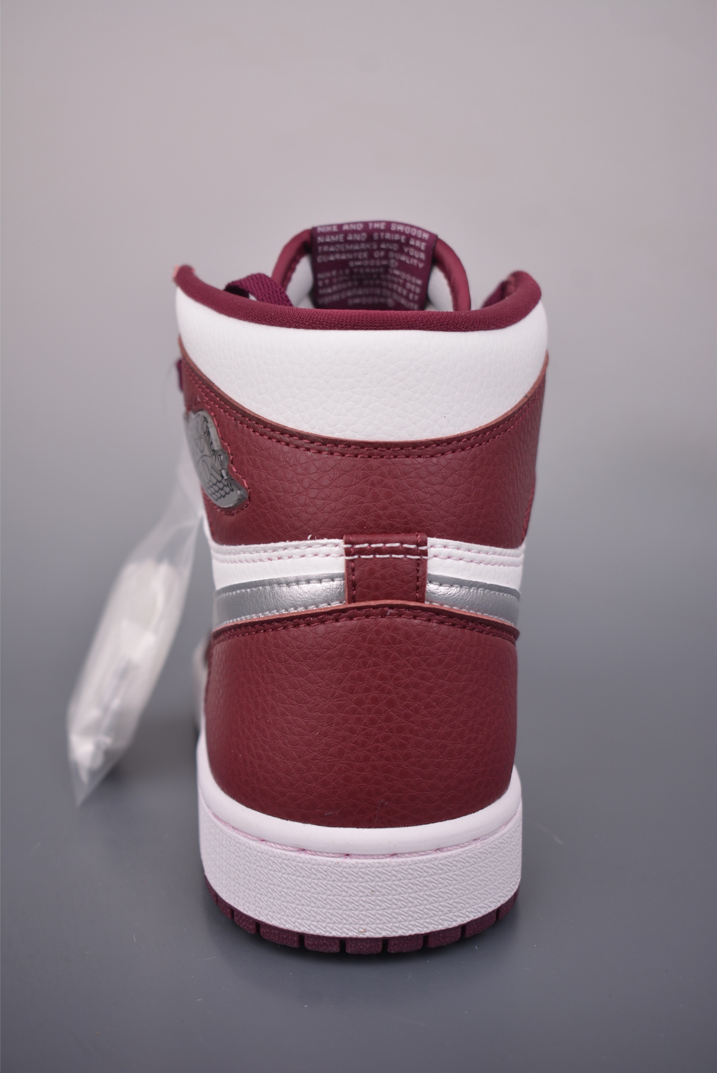240 Jordan Air Jordan 1 High 酒红 555088-611-Chinese UA Cheap High Quatity Brand Clothes Bags handbags Sneakers wholesale wholesaler seller from China Factory suppliers Fashion Clothing Shoes best Quality Beautiful Price 240 Jordan Air Jordan 1 High 酒红 555088-611