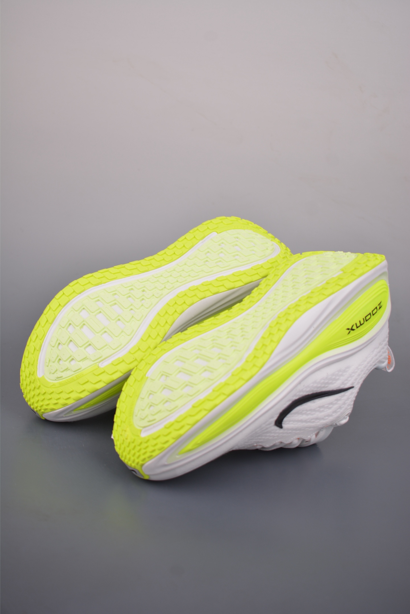 Nike Air Zoom Vomero Plus HV8150-120-Top High Quatity Cheap Sneakers Fashion Clothing Clothes Bags handbags Shoes of all Brand wholesale With The best Quality And Beautiful Price from China Factory Chinese suppliers wholesaler seller Nike Air Zoom Vomero Plus HV8150-120