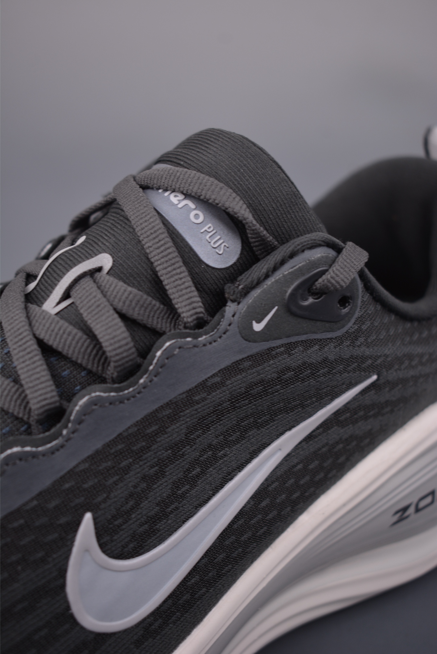 180 Nike Air Zoom Vomero Plus HV8150-008-Chinese UA Cheap High Quatity Brand Clothes Bags handbags Sneakers wholesale wholesaler seller from China Factory suppliers Fashion Clothing Shoes best Quality Beautiful Price 180 Nike Air Zoom Vomero Plus HV8150-008