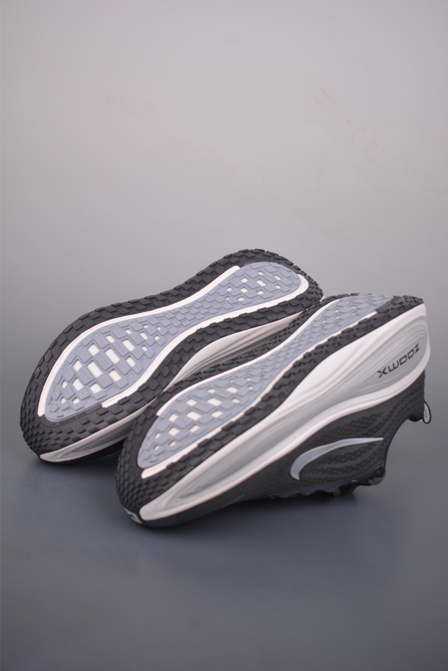 180 Nike Air Zoom Vomero Plus HV8150-008-Chinese UA Cheap High Quatity Brand Clothes Bags handbags Sneakers wholesale wholesaler seller from China Factory suppliers Fashion Clothing Shoes best Quality Beautiful Price 180 Nike Air Zoom Vomero Plus HV8150-008