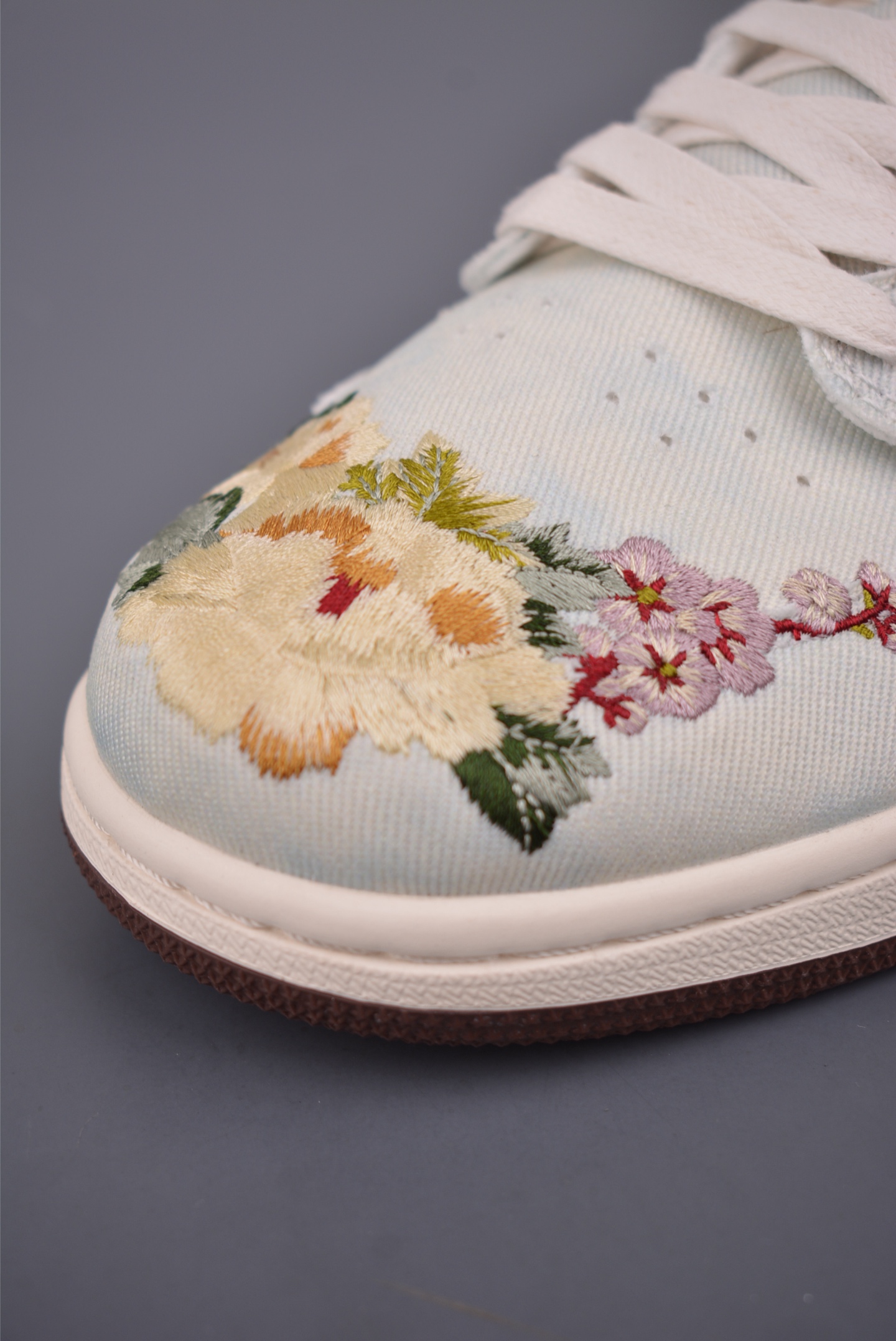 原装裸鞋级 市面最高工艺产物 Jordan Air Jordan 1 Retro Flower Embroidery 复刻马年限定 IQ1109-011-Top High Quatity Cheap Sneakers Fashion Clothing Clothes Bags handbags Shoes of all Brand wholesale With The best Quality And Beautiful Price from China Factory Chinese suppliers wholesaler seller 原装裸鞋级 市面最高工艺产物 Jordan Air Jordan 1 Retro Flower Embroidery 复刻马年限定 IQ1109-011