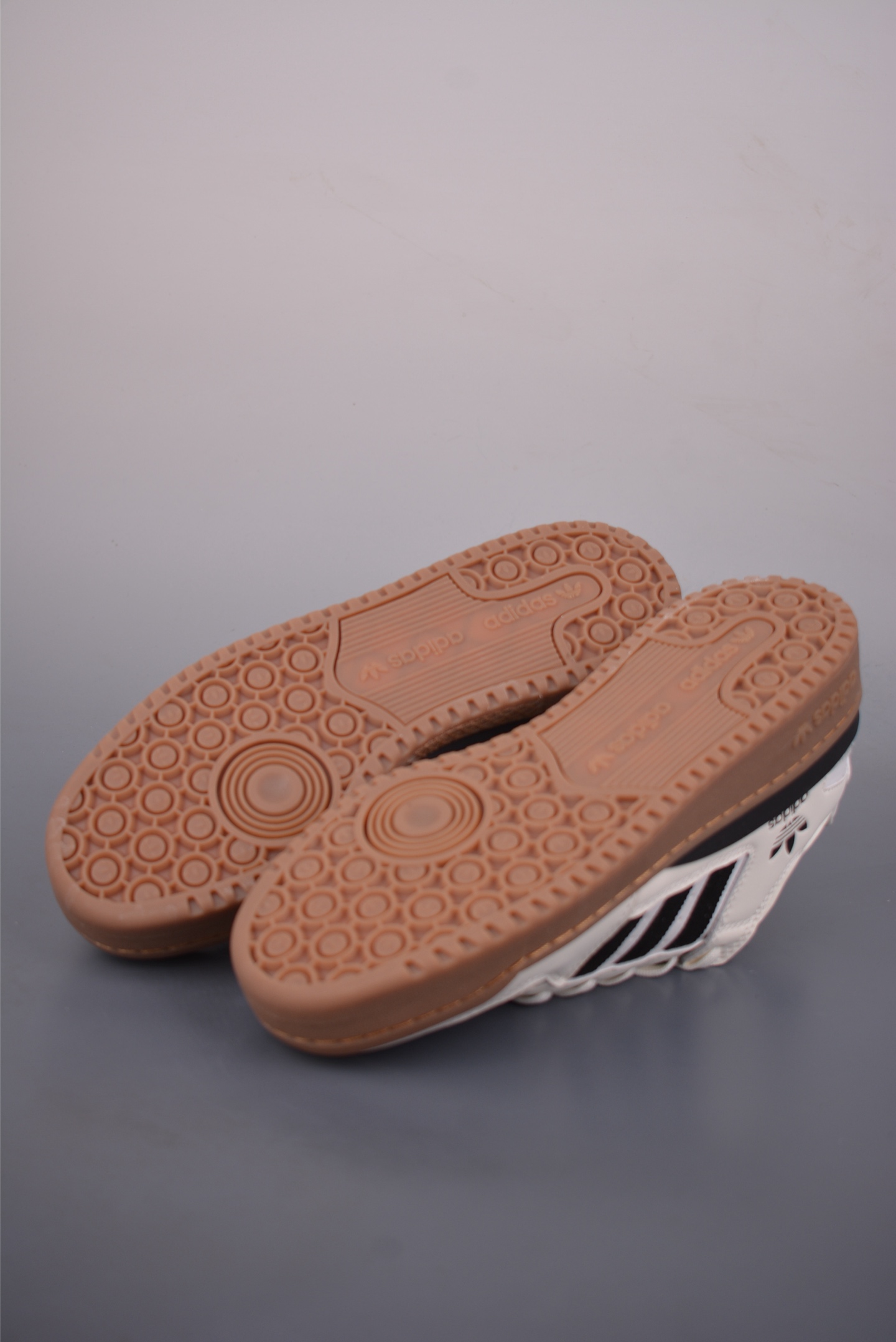 200 海外渠道版 原盒原标 Adidas Forum LOW CL 三叶草低邦 经典魔术贴复古板鞋 JQ0209-Chinese UA Cheap High Quatity Brand Clothes Bags handbags Sneakers wholesale wholesaler seller from China Factory suppliers Fashion Clothing Shoes best Quality Beautiful Price 200 海外渠道版 原盒原标 Adidas Forum LOW CL 三叶草低邦 经典魔术贴复古板鞋 JQ0209
