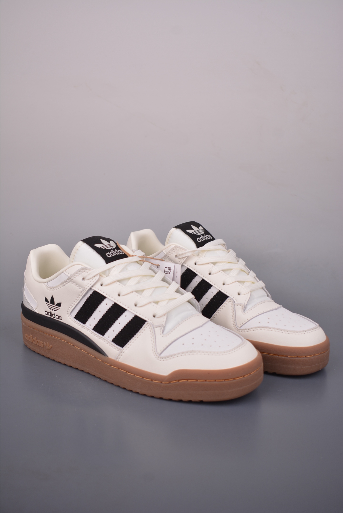 200 海外渠道版 原盒原标 Adidas Forum LOW CL 三叶草低邦 经典魔术贴复古板鞋 JQ0209-Chinese UA Cheap High Quatity Brand Clothes Bags handbags Sneakers wholesale wholesaler seller from China Factory suppliers Fashion Clothing Shoes best Quality Beautiful Price 200 海外渠道版 原盒原标 Adidas Forum LOW CL 三叶草低邦 经典魔术贴复古板鞋 JQ0209