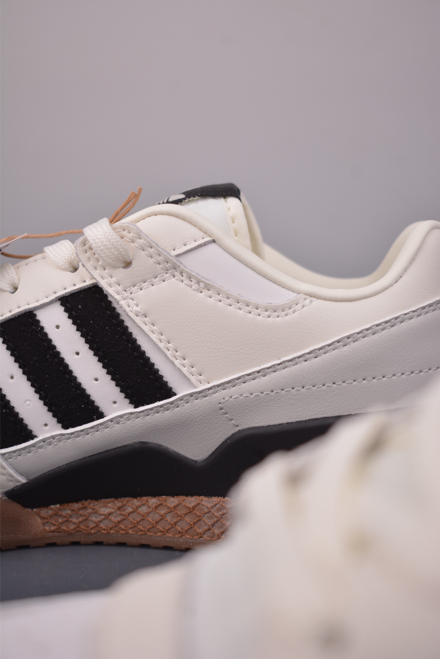 200 海外渠道版 原盒原标 Adidas Forum LOW CL 三叶草低邦 经典魔术贴复古板鞋 JQ0209-Chinese UA Cheap High Quatity Brand Clothes Bags handbags Sneakers wholesale wholesaler seller from China Factory suppliers Fashion Clothing Shoes best Quality Beautiful Price 200 海外渠道版 原盒原标 Adidas Forum LOW CL 三叶草低邦 经典魔术贴复古板鞋 JQ0209