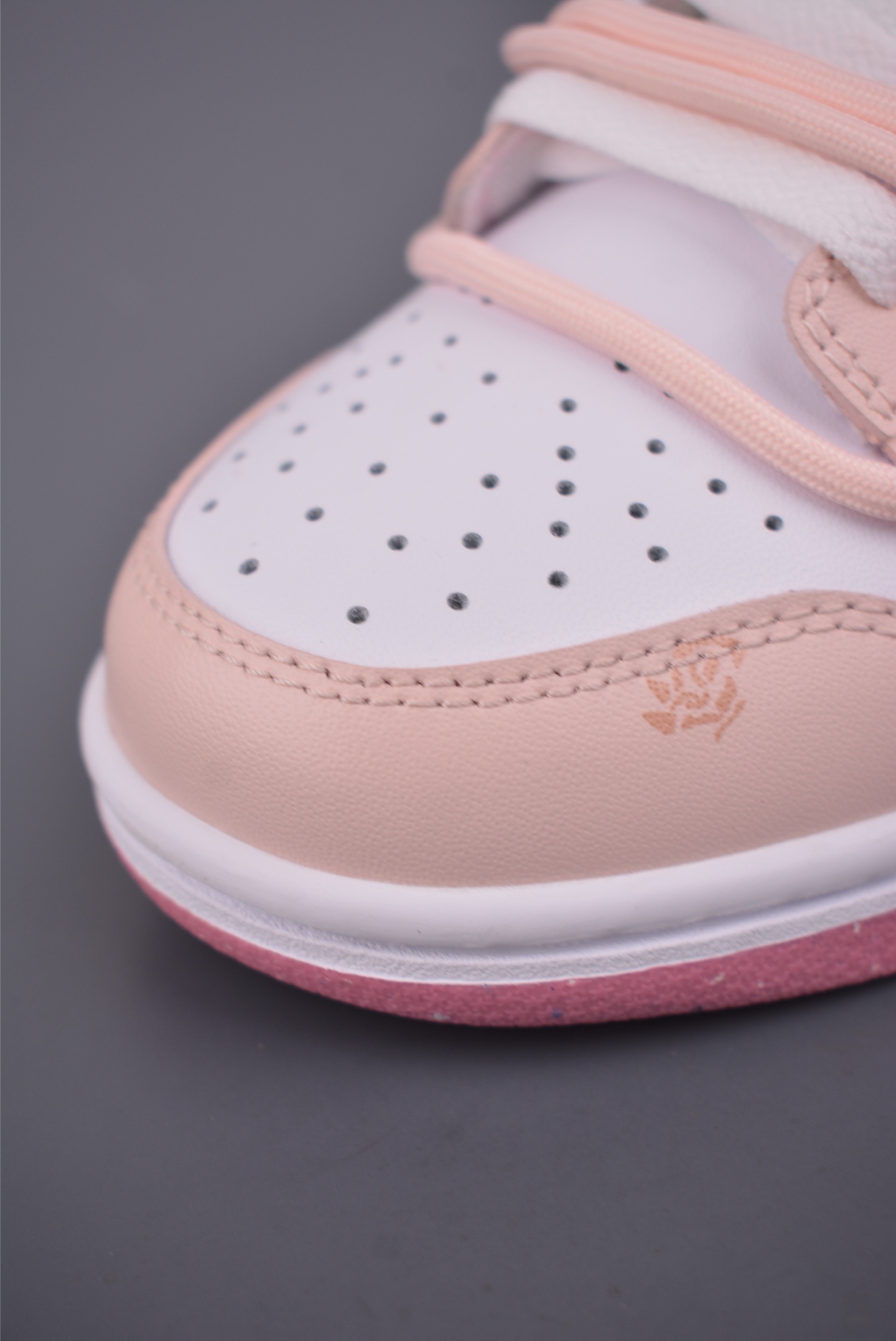 Nike SB Dunk Low 女神粉 解构绑带 DD1873-112-Top High Quatity Cheap Sneakers Fashion Clothing Clothes Bags handbags Shoes of all Brand wholesale With The best Quality And Beautiful Price from China Factory Chinese suppliers wholesaler seller Nike SB Dunk Low 女神粉 解构绑带 DD1873-112