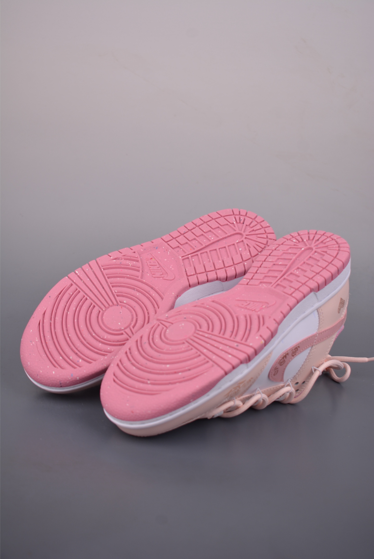 Nike SB Dunk Low 女神粉 解构绑带 DD1873-112-Top High Quatity Cheap Sneakers Fashion Clothing Clothes Bags handbags Shoes of all Brand wholesale With The best Quality And Beautiful Price from China Factory Chinese suppliers wholesaler seller Nike SB Dunk Low 女神粉 解构绑带 DD1873-112