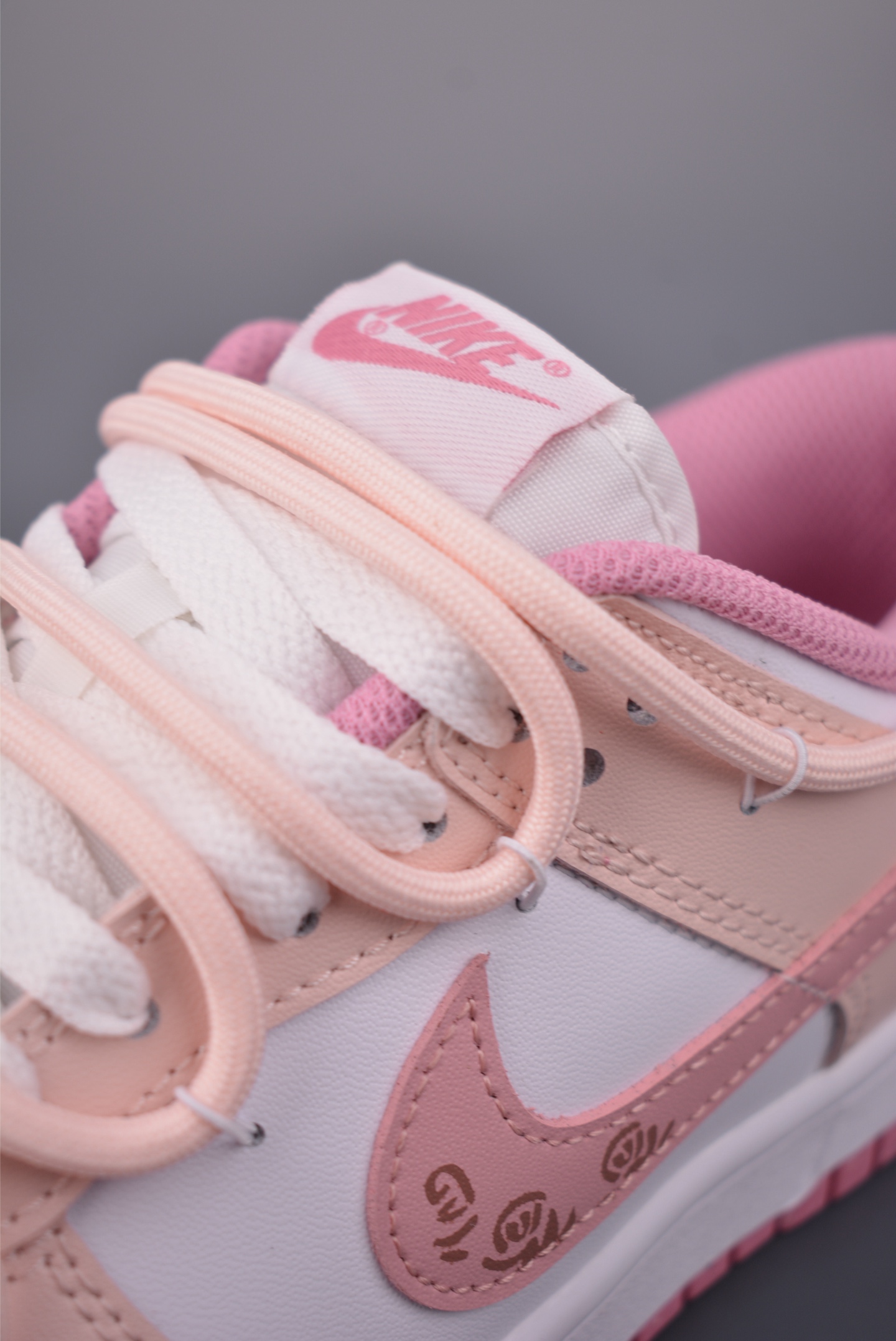Nike SB Dunk Low 女神粉 解构绑带 DD1873-112-Top High Quatity Cheap Sneakers Fashion Clothing Clothes Bags handbags Shoes of all Brand wholesale With The best Quality And Beautiful Price from China Factory Chinese suppliers wholesaler seller Nike SB Dunk Low 女神粉 解构绑带 DD1873-112