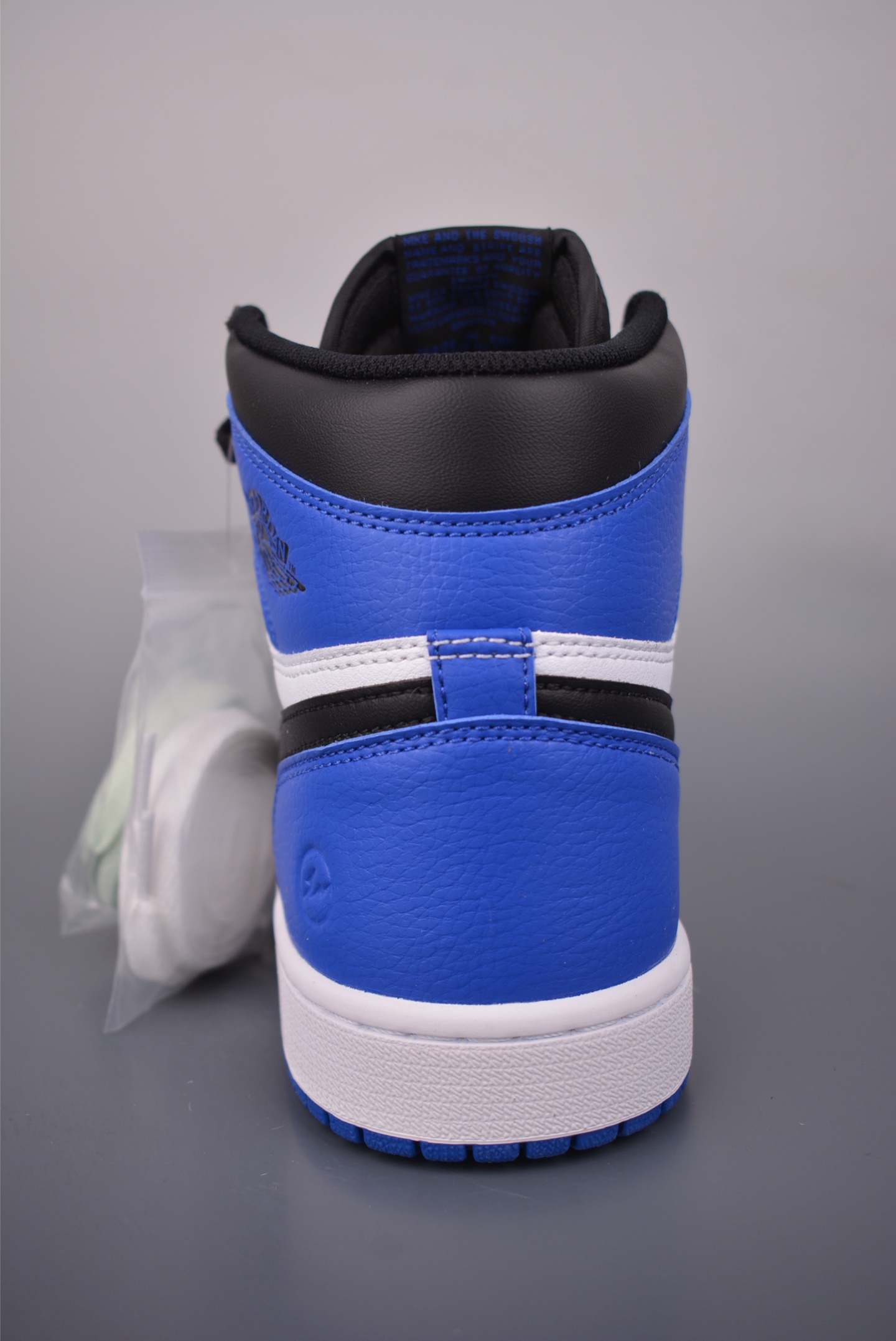 240 Jordan Air Jordan 1 High 黑白蓝 莞 716371-040