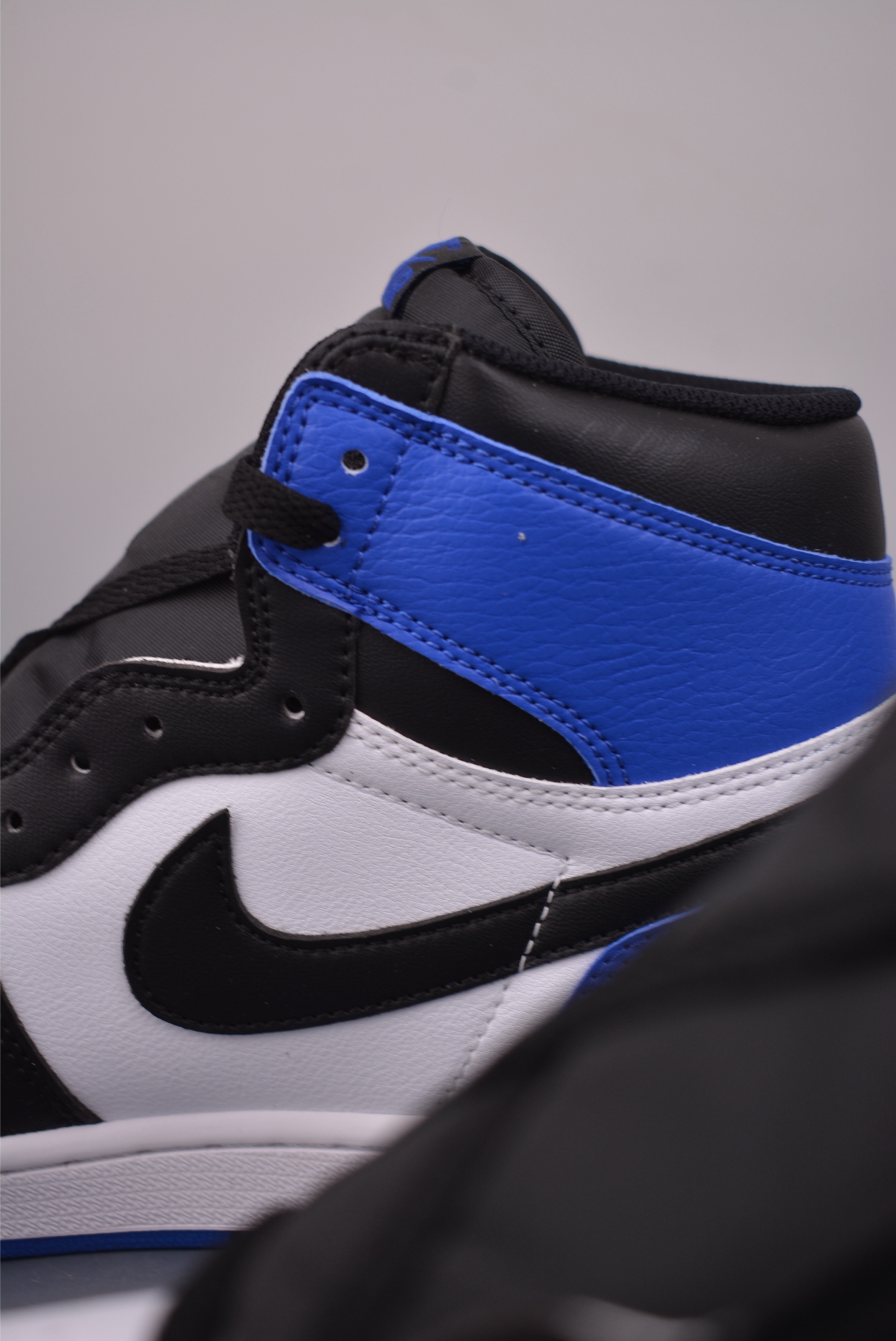240 Jordan Air Jordan 1 High 黑白蓝 莞 716371-040