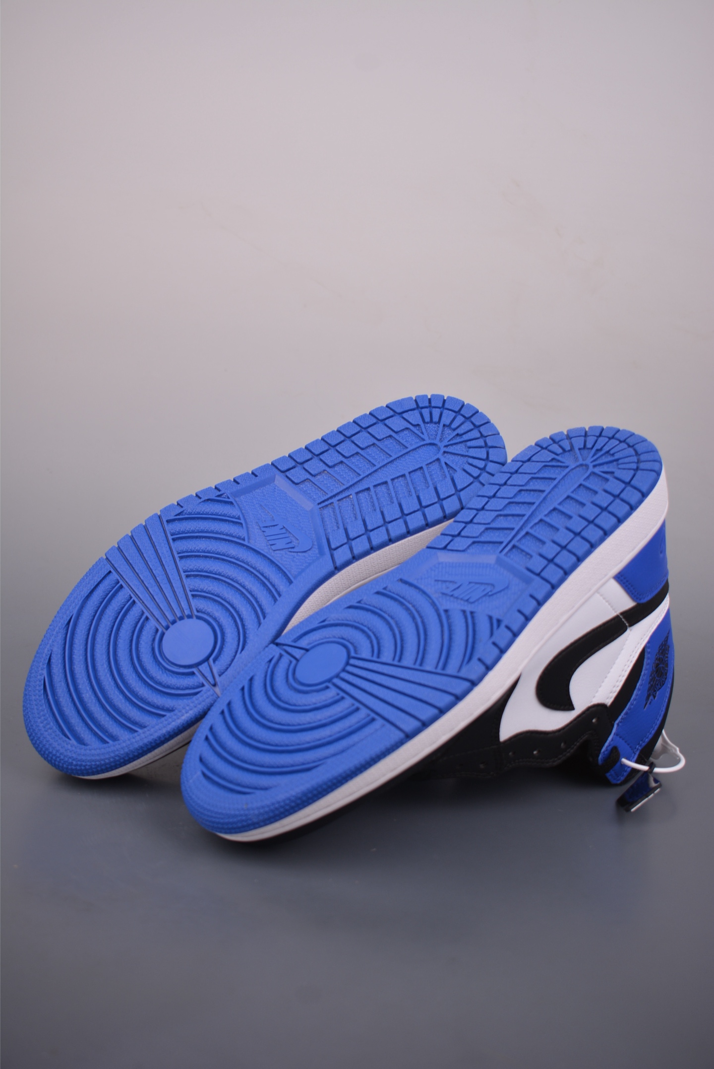 240 Jordan Air Jordan 1 High 黑白蓝 莞 716371-040