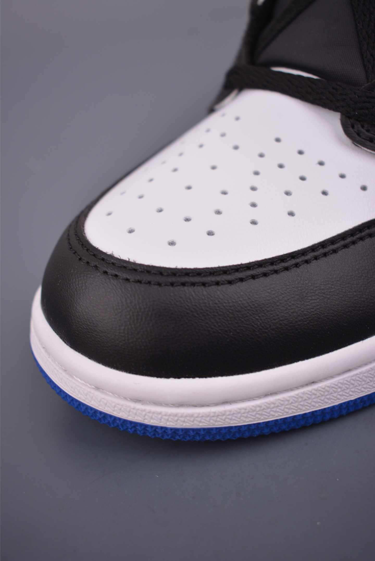 240 Jordan Air Jordan 1 High 黑白蓝 莞 716371-040