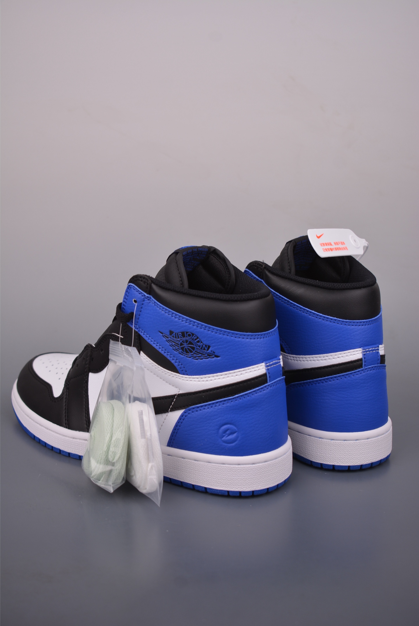 240 Jordan Air Jordan 1 High 黑白蓝 莞 716371-040