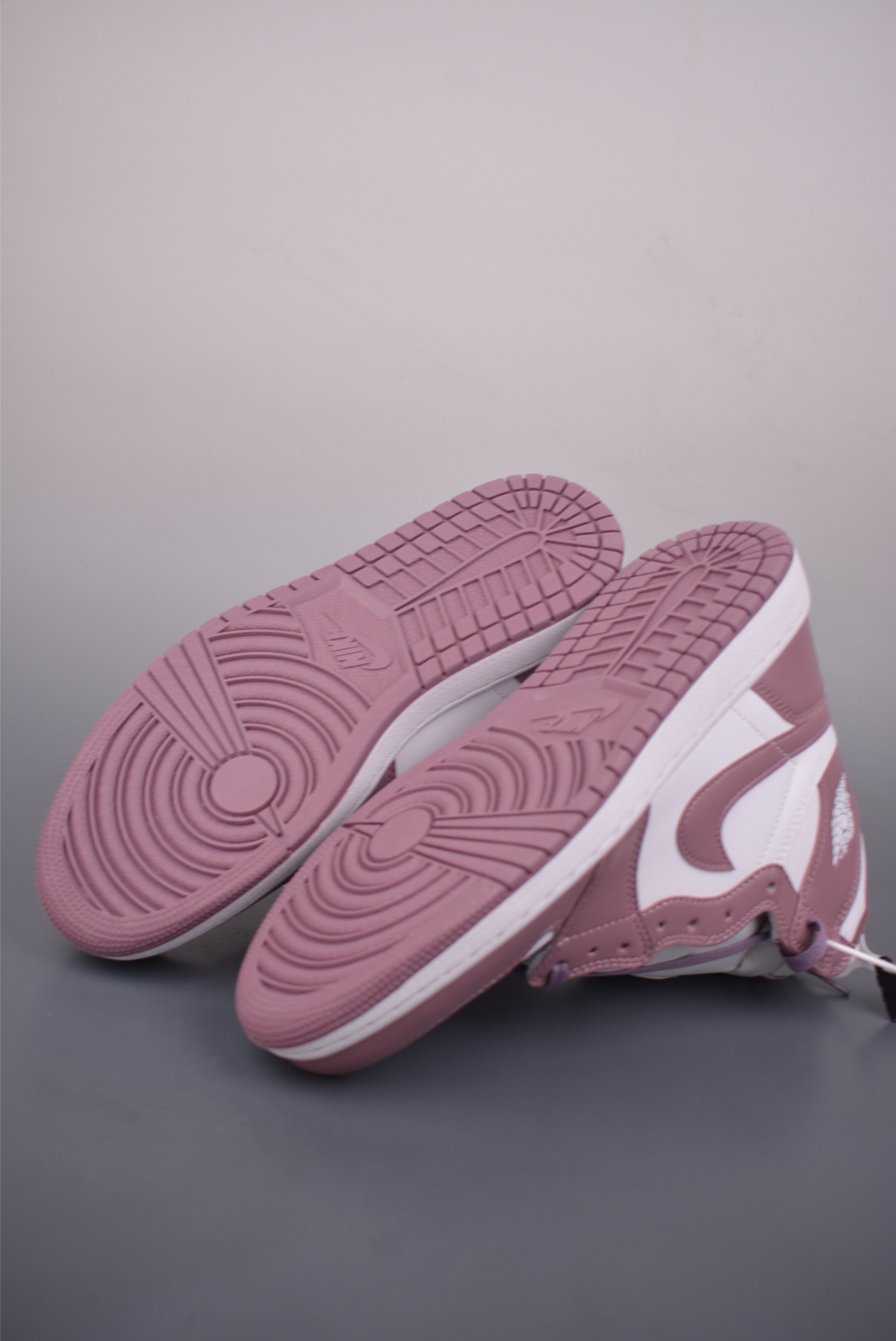 240 Jordan Air Jordan 1 High 白紫 DZ5485-105-Chinese UA Cheap High Quatity Brand Clothes Bags handbags Sneakers wholesale wholesaler seller from China Factory suppliers Fashion Clothing Shoes best Quality Beautiful Price 240 Jordan Air Jordan 1 High 白紫 DZ5485-105