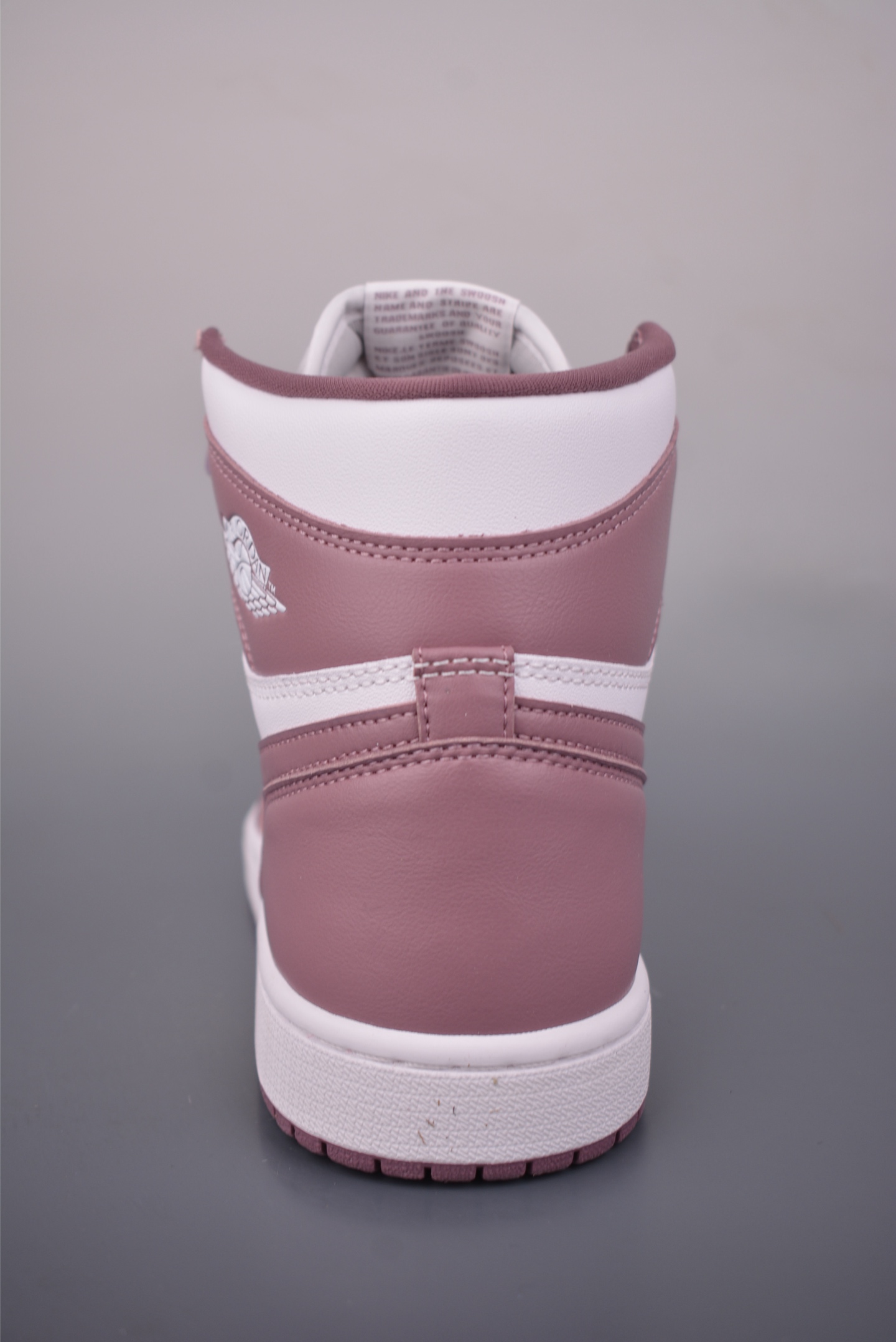 240 Jordan Air Jordan 1 High 白紫 DZ5485-105-Chinese UA Cheap High Quatity Brand Clothes Bags handbags Sneakers wholesale wholesaler seller from China Factory suppliers Fashion Clothing Shoes best Quality Beautiful Price 240 Jordan Air Jordan 1 High 白紫 DZ5485-105