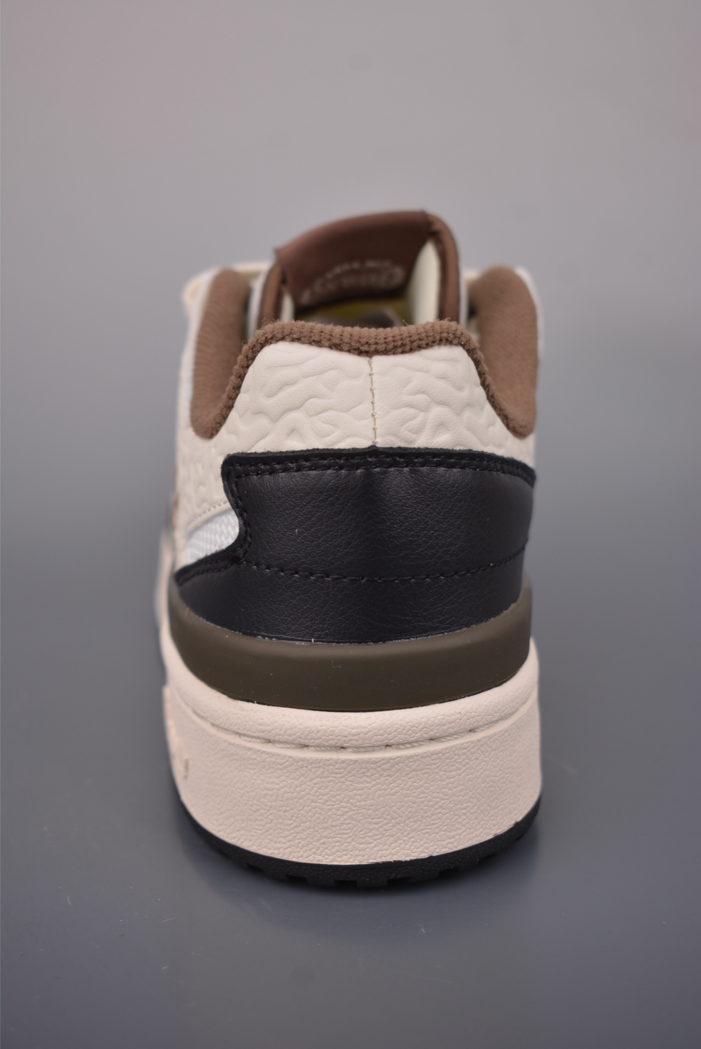 海外渠道版 原盒原标 Adidas Forum LOW CL 三叶草低邦 经典魔术贴复古板鞋 JQ8734-Top High Quatity Cheap Sneakers Fashion Clothing Clothes Bags handbags Shoes of all Brand wholesale With The best Quality And Beautiful Price from China Factory Chinese suppliers wholesaler seller 海外渠道版 原盒原标 Adidas Forum LOW CL 三叶草低邦 经典魔术贴复古板鞋 JQ8734