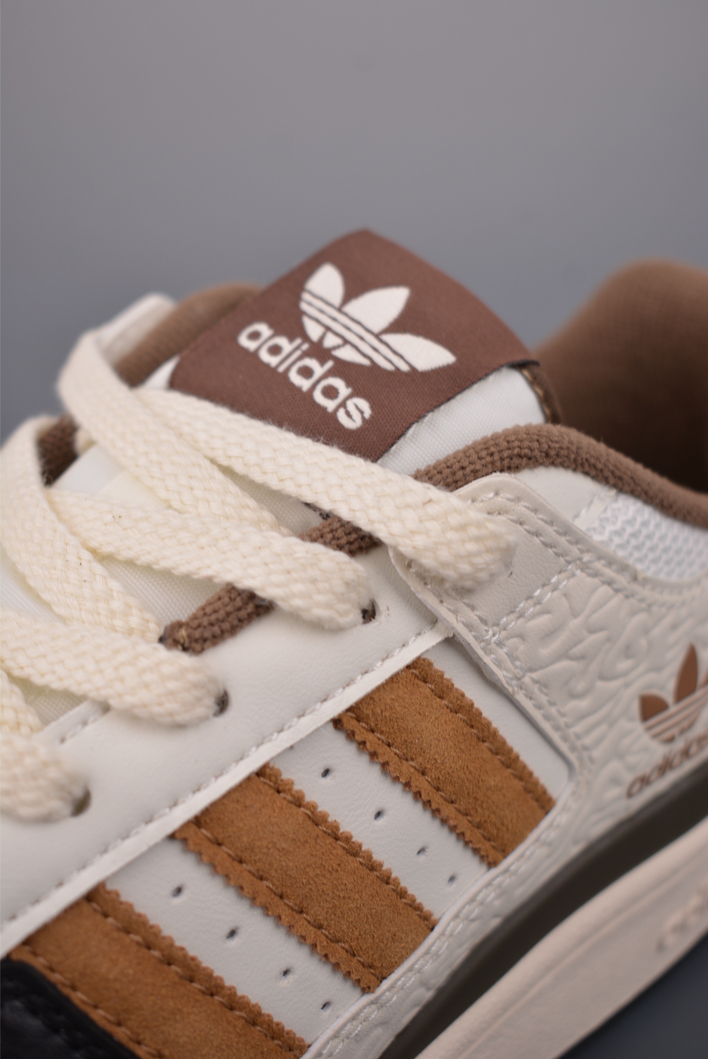 海外渠道版 原盒原标 Adidas Forum LOW CL 三叶草低邦 经典魔术贴复古板鞋 JQ8734-Top High Quatity Cheap Sneakers Fashion Clothing Clothes Bags handbags Shoes of all Brand wholesale With The best Quality And Beautiful Price from China Factory Chinese suppliers wholesaler seller 海外渠道版 原盒原标 Adidas Forum LOW CL 三叶草低邦 经典魔术贴复古板鞋 JQ8734
