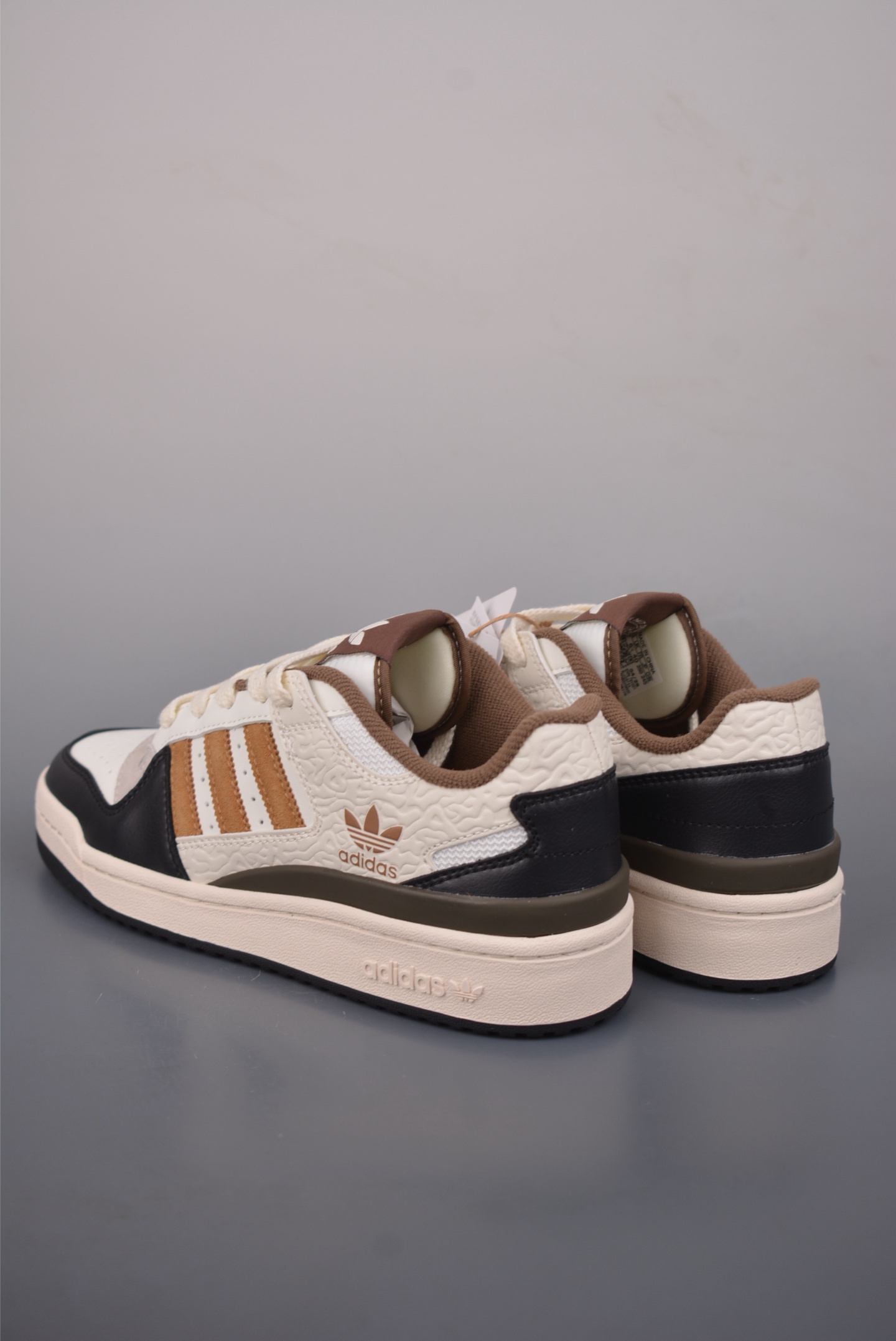 海外渠道版 原盒原标 Adidas Forum LOW CL 三叶草低邦 经典魔术贴复古板鞋 JQ8734-Top High Quatity Cheap Sneakers Fashion Clothing Clothes Bags handbags Shoes of all Brand wholesale With The best Quality And Beautiful Price from China Factory Chinese suppliers wholesaler seller 海外渠道版 原盒原标 Adidas Forum LOW CL 三叶草低邦 经典魔术贴复古板鞋 JQ8734