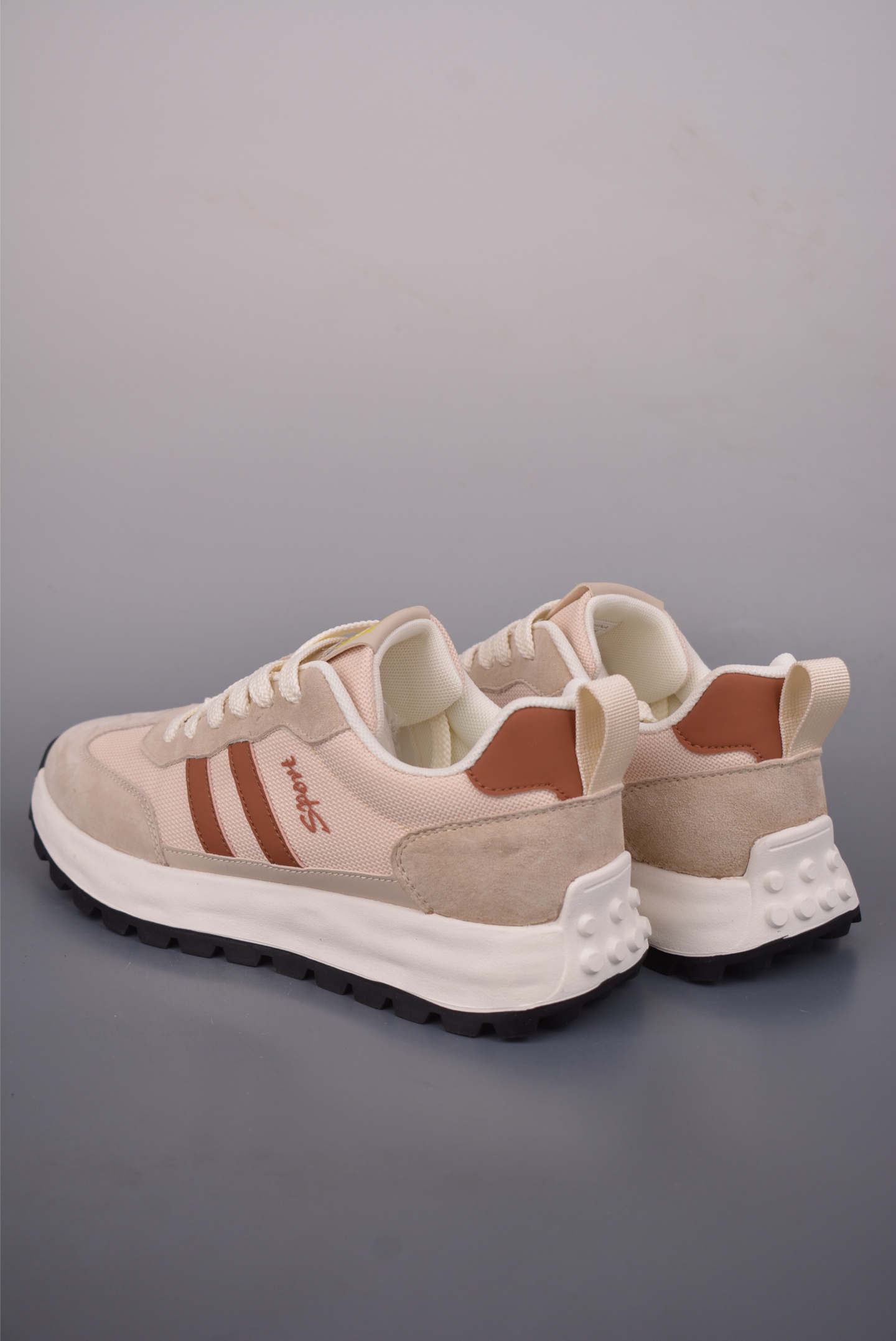 23ss FENDI芬迪潮流时尚低帮 休闲运动鞋系列 7E1493-Top High Quatity Cheap Sneakers Fashion Clothing Clothes Bags handbags Shoes of all Brand wholesale With The best Quality And Beautiful Price from China Factory Chinese suppliers wholesaler seller 23ss FENDI芬迪潮流时尚低帮 休闲运动鞋系列 7E1493