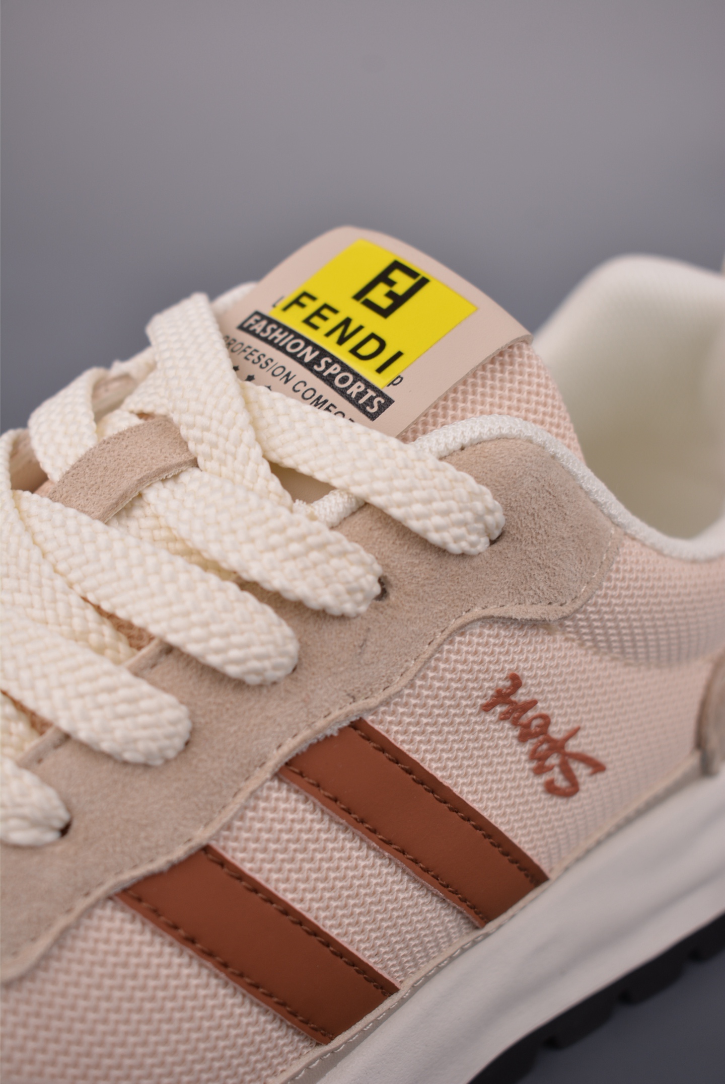 23ss FENDI芬迪潮流时尚低帮 休闲运动鞋系列 7E1493-Top High Quatity Cheap Sneakers Fashion Clothing Clothes Bags handbags Shoes of all Brand wholesale With The best Quality And Beautiful Price from China Factory Chinese suppliers wholesaler seller 23ss FENDI芬迪潮流时尚低帮 休闲运动鞋系列 7E1493