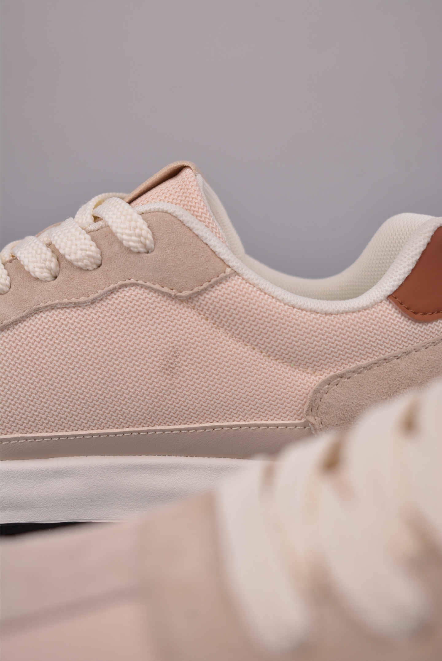 23ss FENDI芬迪潮流时尚低帮 休闲运动鞋系列 7E1493-Top High Quatity Cheap Sneakers Fashion Clothing Clothes Bags handbags Shoes of all Brand wholesale With The best Quality And Beautiful Price from China Factory Chinese suppliers wholesaler seller 23ss FENDI芬迪潮流时尚低帮 休闲运动鞋系列 7E1493