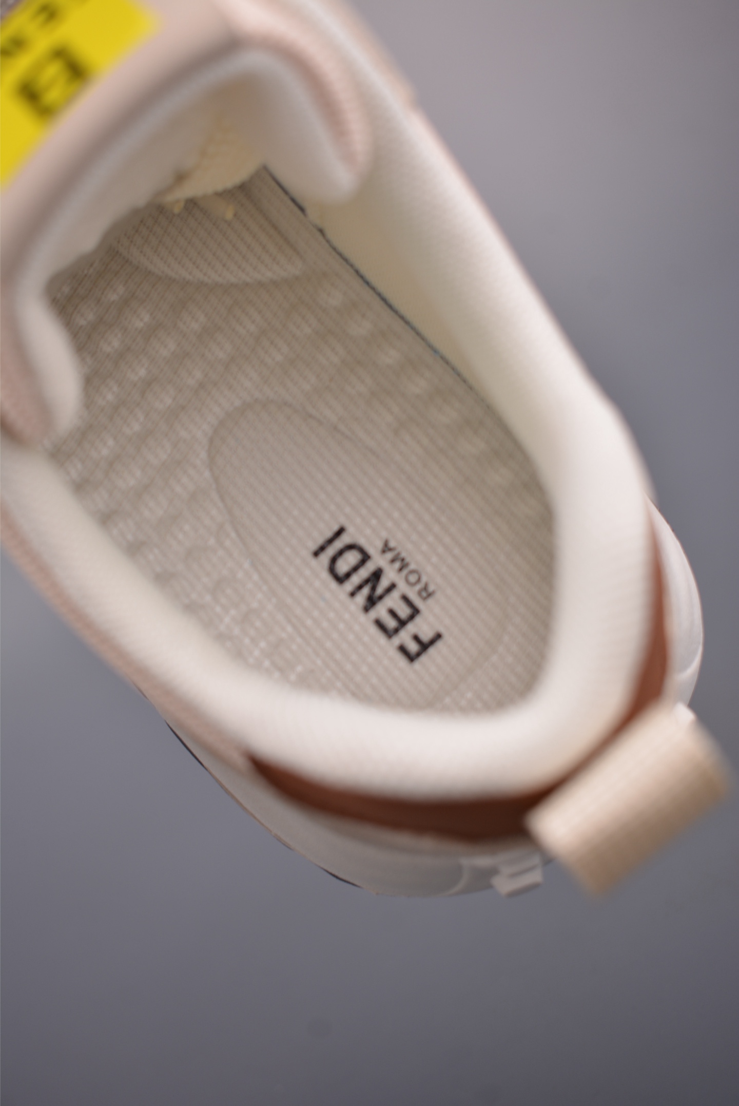 23ss FENDI芬迪潮流时尚低帮 休闲运动鞋系列 7E1493-Top High Quatity Cheap Sneakers Fashion Clothing Clothes Bags handbags Shoes of all Brand wholesale With The best Quality And Beautiful Price from China Factory Chinese suppliers wholesaler seller 23ss FENDI芬迪潮流时尚低帮 休闲运动鞋系列 7E1493