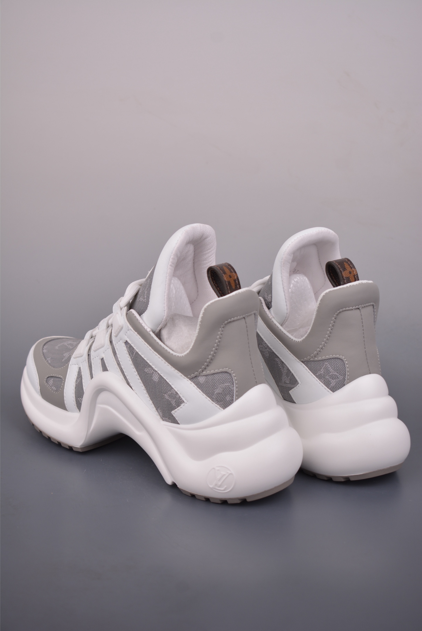 450 广奢高端货Louis Vuitton 路易威登 LV Archlight Sneakers系列 真皮拼色弓型拱桥底运动鞋 51BCOLORE-Chinese UA Cheap High Quatity Brand Clothes Bags handbags Sneakers wholesale wholesaler seller from China Factory suppliers Fashion Clothing Shoes best Quality Beautiful Price 450 广奢高端货Louis Vuitton 路易威登 LV Archlight Sneakers系列 真皮拼色弓型拱桥底运动鞋 51BCOLORE