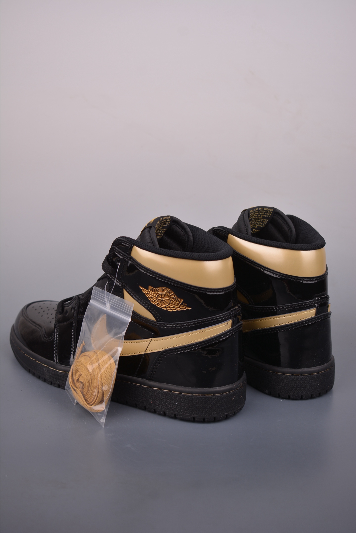 Jordan Air Jordan 1 High 黑金 莞产原底面 555088-032