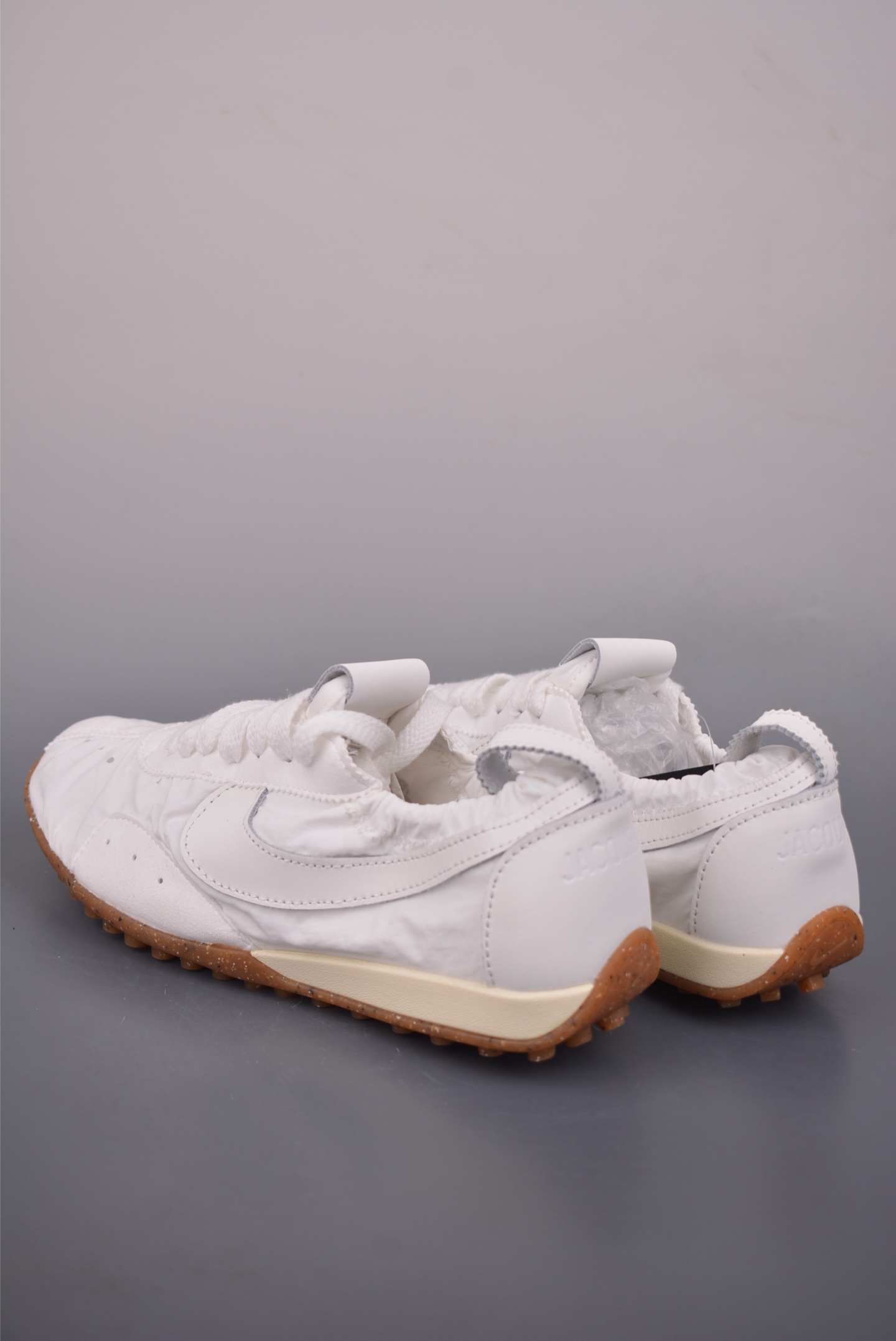 220 Jacquemus x Nike Moon Shoe SP 网红薄底低帮生活休闲鞋 HV8547-002-Chinese UA Cheap High Quatity Brand Clothes Bags handbags Sneakers wholesale wholesaler seller from China Factory suppliers Fashion Clothing Shoes best Quality Beautiful Price 220 Jacquemus x Nike Moon Shoe SP 网红薄底低帮生活休闲鞋 HV8547-002