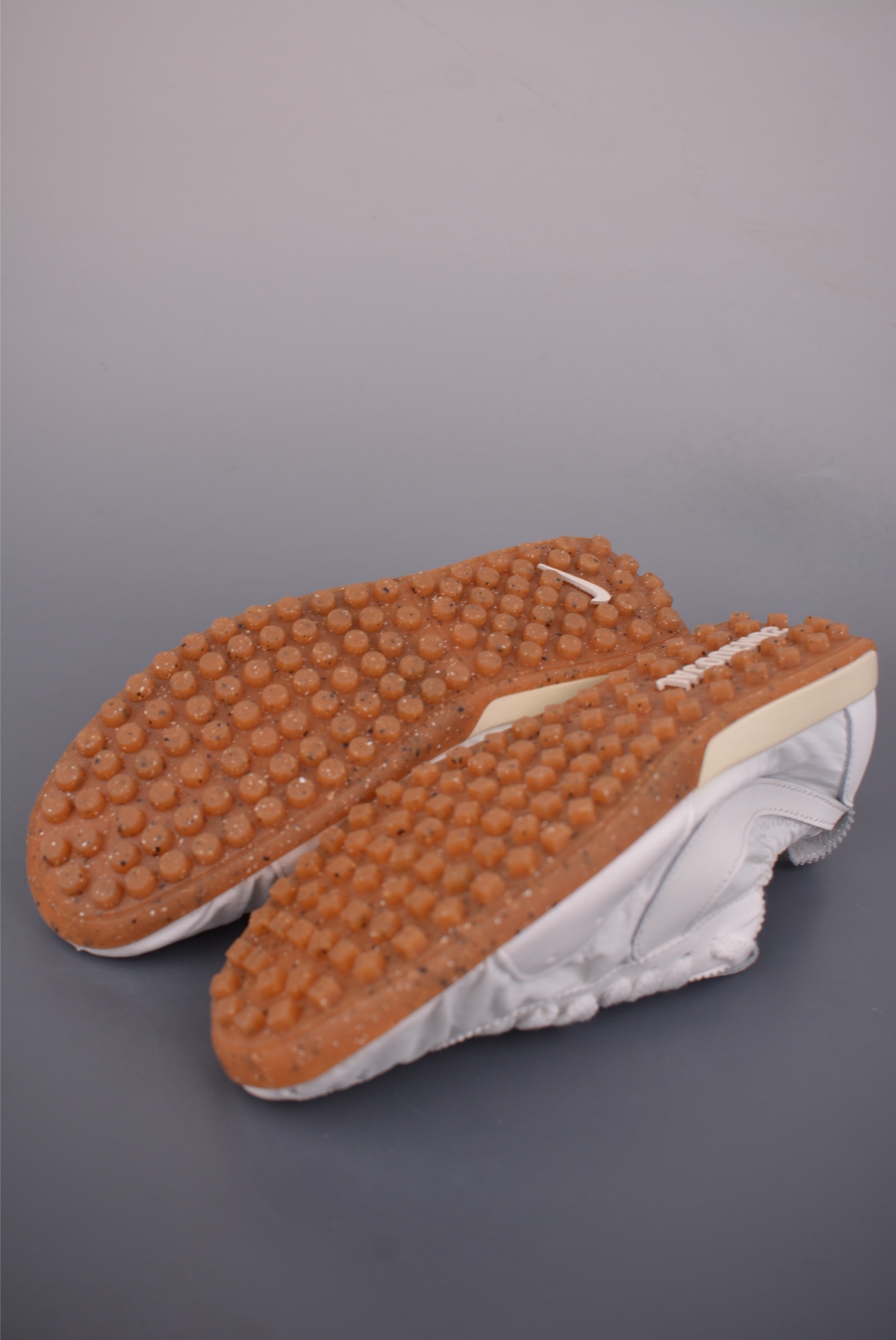 220 Jacquemus x Nike Moon Shoe SP 网红薄底低帮生活休闲鞋 HV8547-002-Chinese UA Cheap High Quatity Brand Clothes Bags handbags Sneakers wholesale wholesaler seller from China Factory suppliers Fashion Clothing Shoes best Quality Beautiful Price 220 Jacquemus x Nike Moon Shoe SP 网红薄底低帮生活休闲鞋 HV8547-002