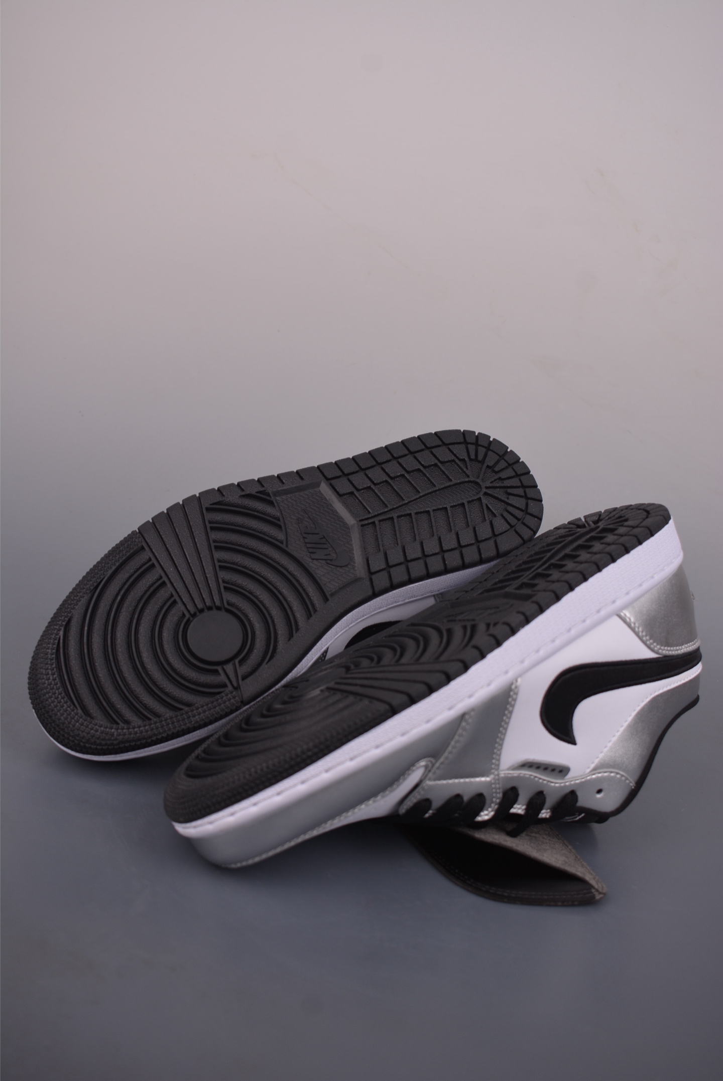 180 Air Jordan 1 Low 白银黑 AJ1乔1低帮休闲板鞋 IR2278-100-Chinese UA Cheap High Quatity Brand Clothes Bags handbags Sneakers wholesale wholesaler seller from China Factory suppliers Fashion Clothing Shoes best Quality Beautiful Price 180 Air Jordan 1 Low 白银黑 AJ1乔1低帮休闲板鞋 IR2278-100
