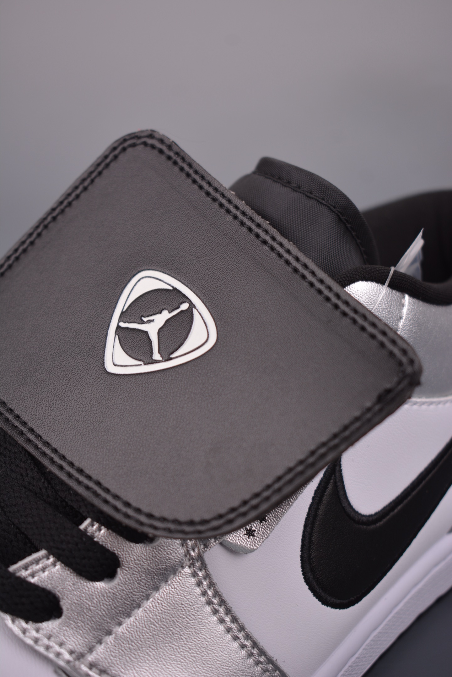 180 Air Jordan 1 Low 白银黑 AJ1乔1低帮休闲板鞋 IR2278-100-Chinese UA Cheap High Quatity Brand Clothes Bags handbags Sneakers wholesale wholesaler seller from China Factory suppliers Fashion Clothing Shoes best Quality Beautiful Price 180 Air Jordan 1 Low 白银黑 AJ1乔1低帮休闲板鞋 IR2278-100
