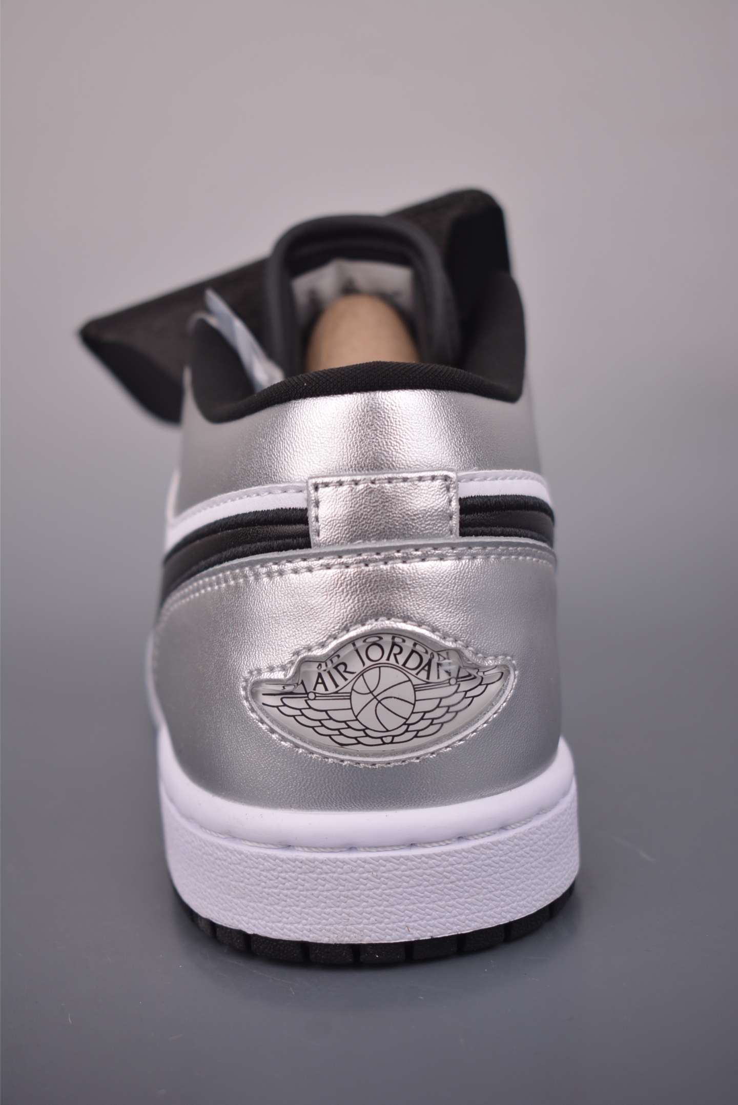 180 Air Jordan 1 Low 白银黑 AJ1乔1低帮休闲板鞋 IR2278-100-Chinese UA Cheap High Quatity Brand Clothes Bags handbags Sneakers wholesale wholesaler seller from China Factory suppliers Fashion Clothing Shoes best Quality Beautiful Price 180 Air Jordan 1 Low 白银黑 AJ1乔1低帮休闲板鞋 IR2278-100