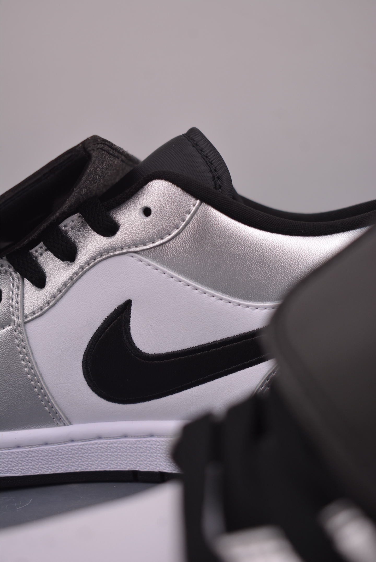 180 Air Jordan 1 Low 白银黑 AJ1乔1低帮休闲板鞋 IR2278-100-Chinese UA Cheap High Quatity Brand Clothes Bags handbags Sneakers wholesale wholesaler seller from China Factory suppliers Fashion Clothing Shoes best Quality Beautiful Price 180 Air Jordan 1 Low 白银黑 AJ1乔1低帮休闲板鞋 IR2278-100
