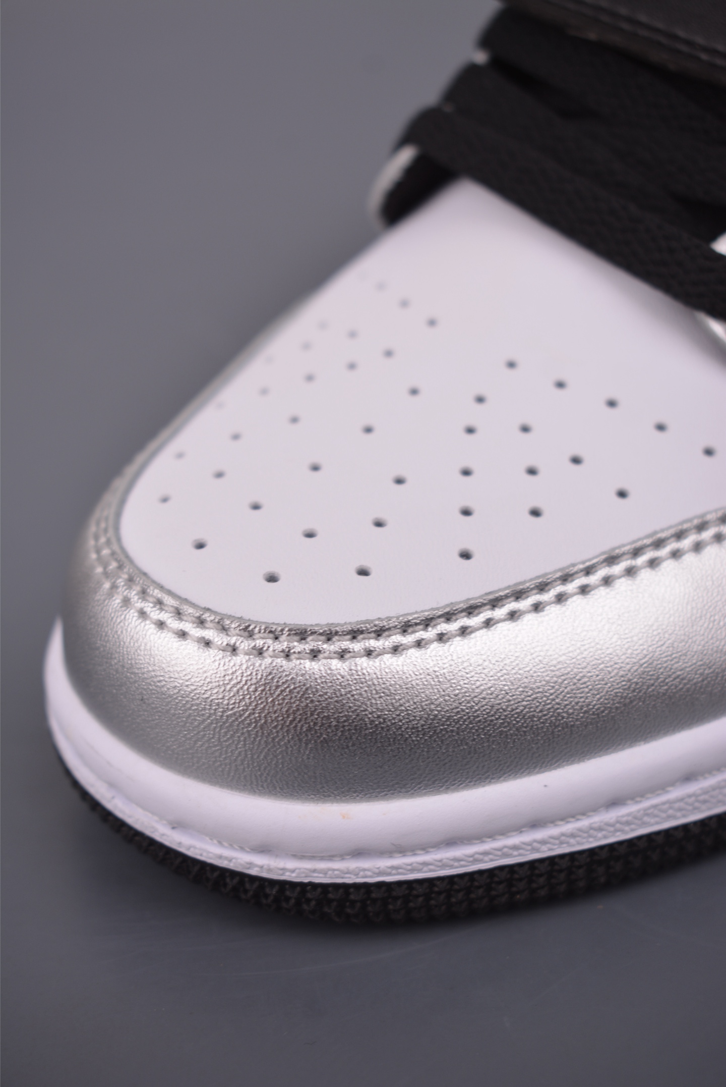 180 Air Jordan 1 Low 白银黑 AJ1乔1低帮休闲板鞋 IR2278-100-Chinese UA Cheap High Quatity Brand Clothes Bags handbags Sneakers wholesale wholesaler seller from China Factory suppliers Fashion Clothing Shoes best Quality Beautiful Price 180 Air Jordan 1 Low 白银黑 AJ1乔1低帮休闲板鞋 IR2278-100